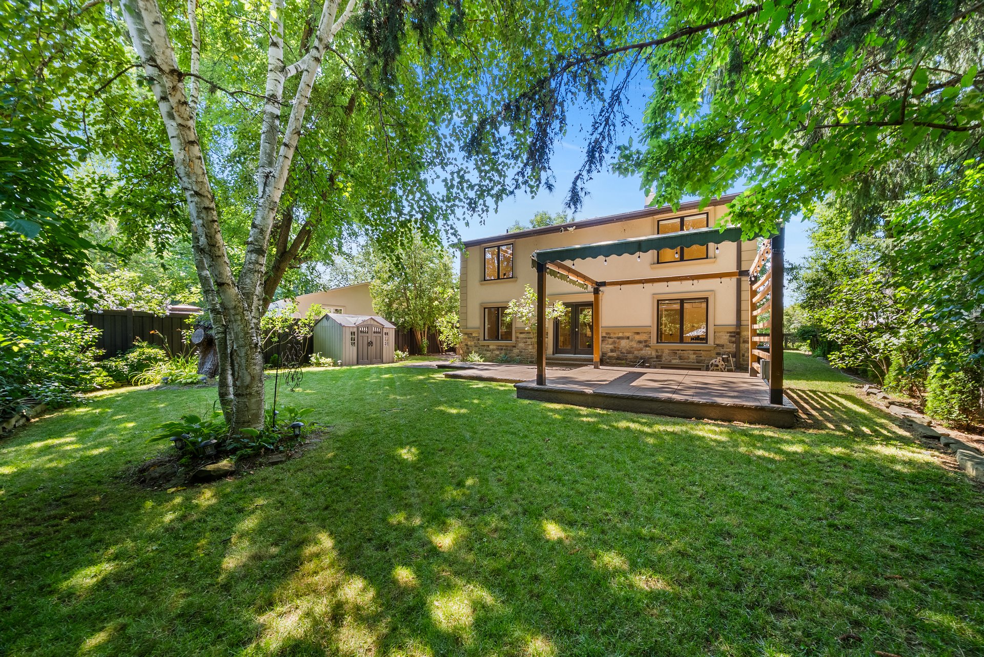  3168 Lakeshore Rd W