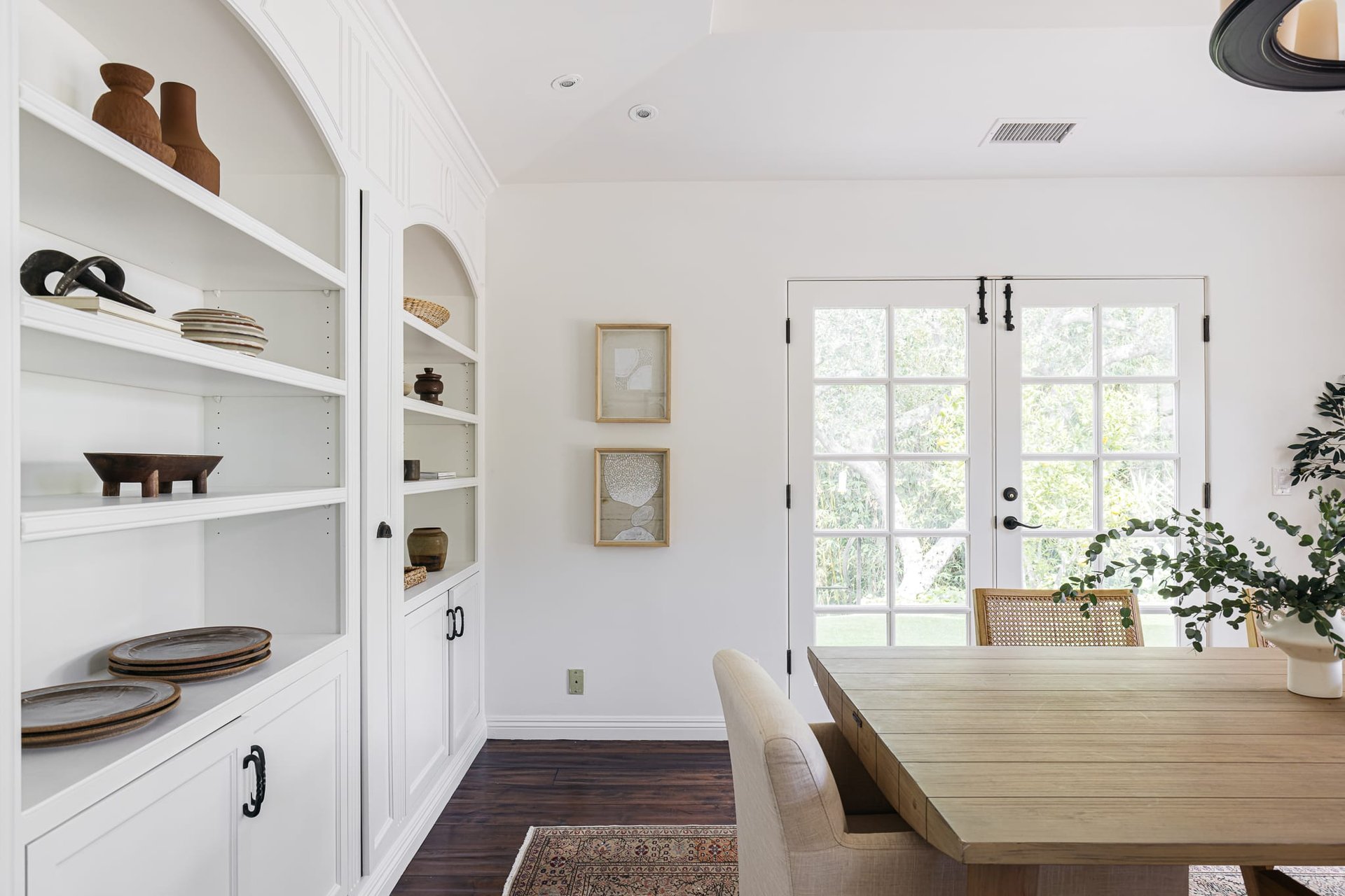 A Lovely Single Level Traditional in Hollywood Hills