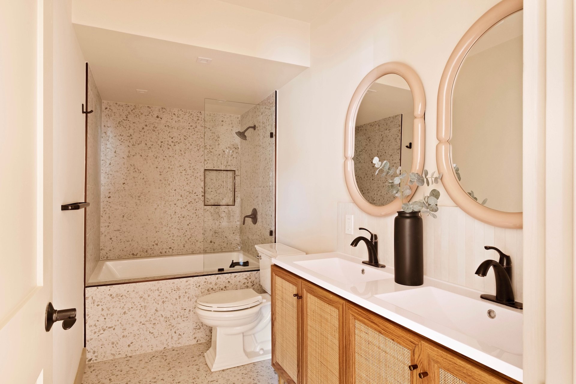 Outback Modern. Lake Balboa