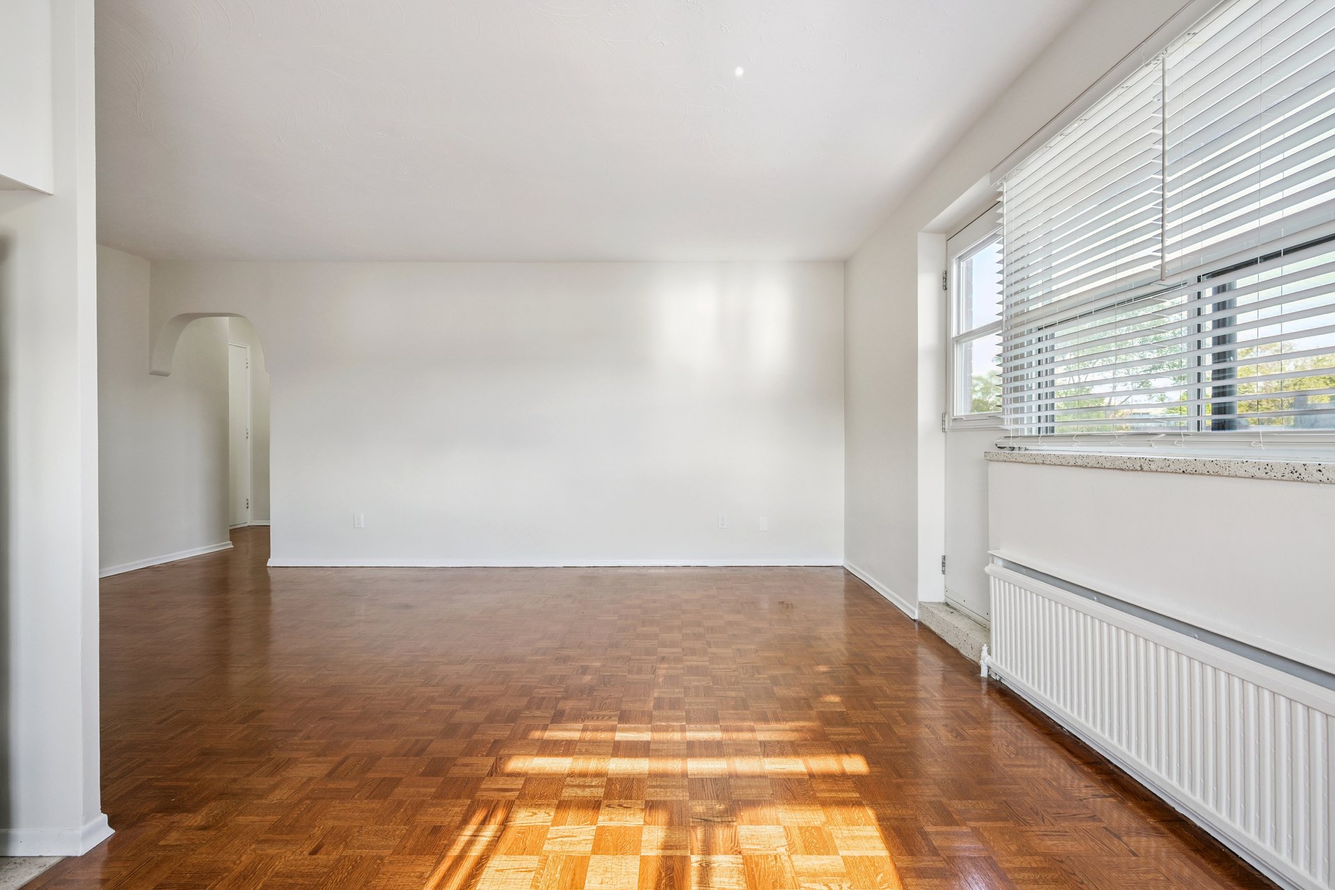 Bright 2 Bedroom Unit in Prime Port Credit Location