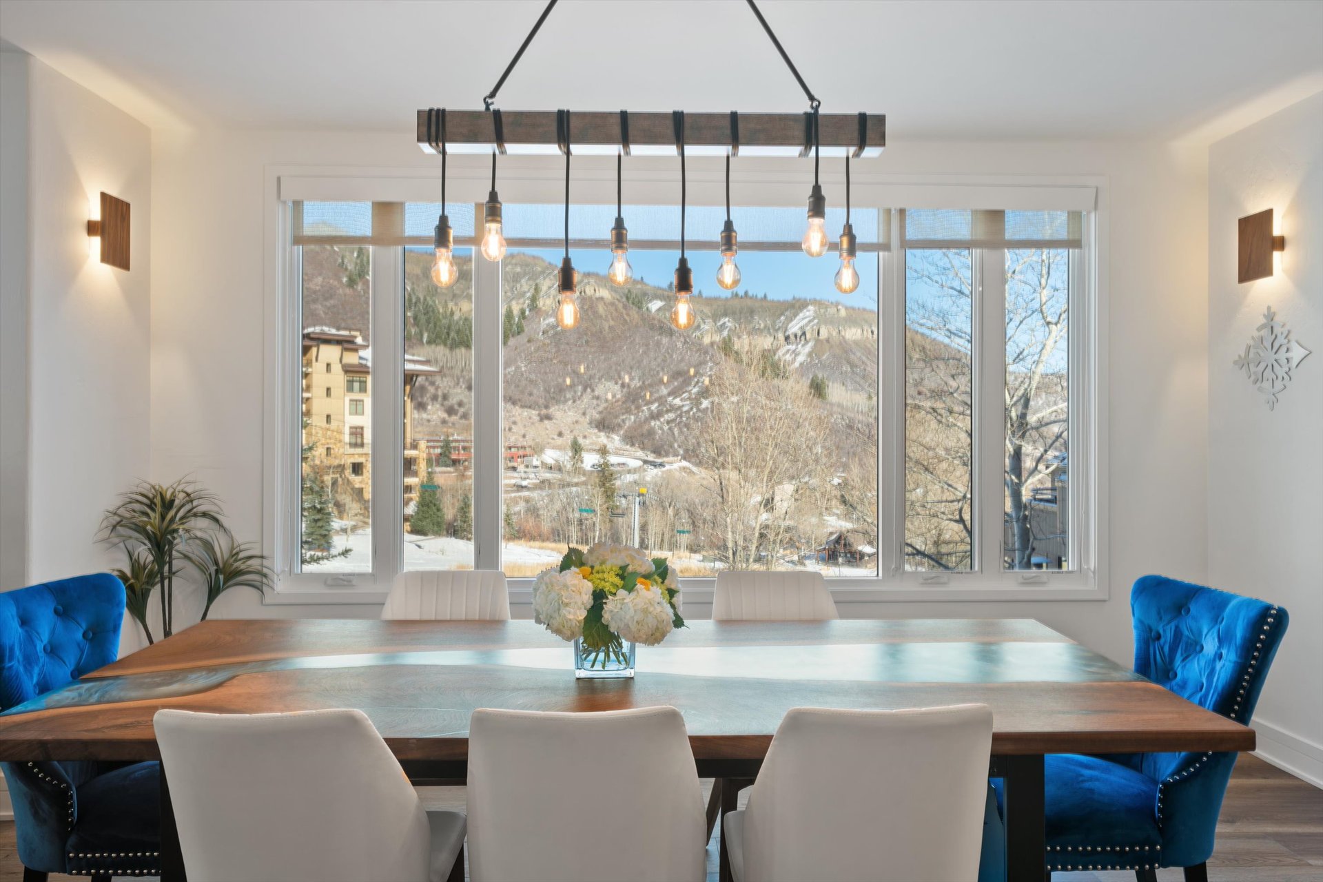 Ski-In/Ski-Out Luxury: Deerbrook Townhome