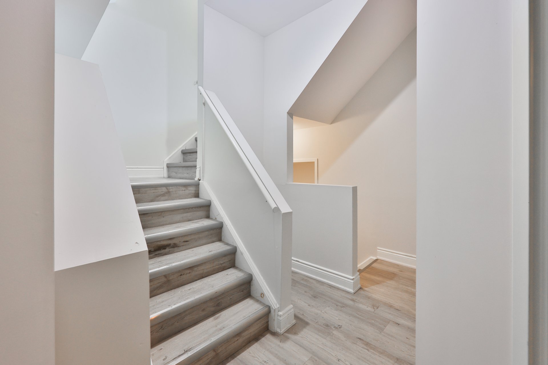 8-120 Bronte Road, Oakville 