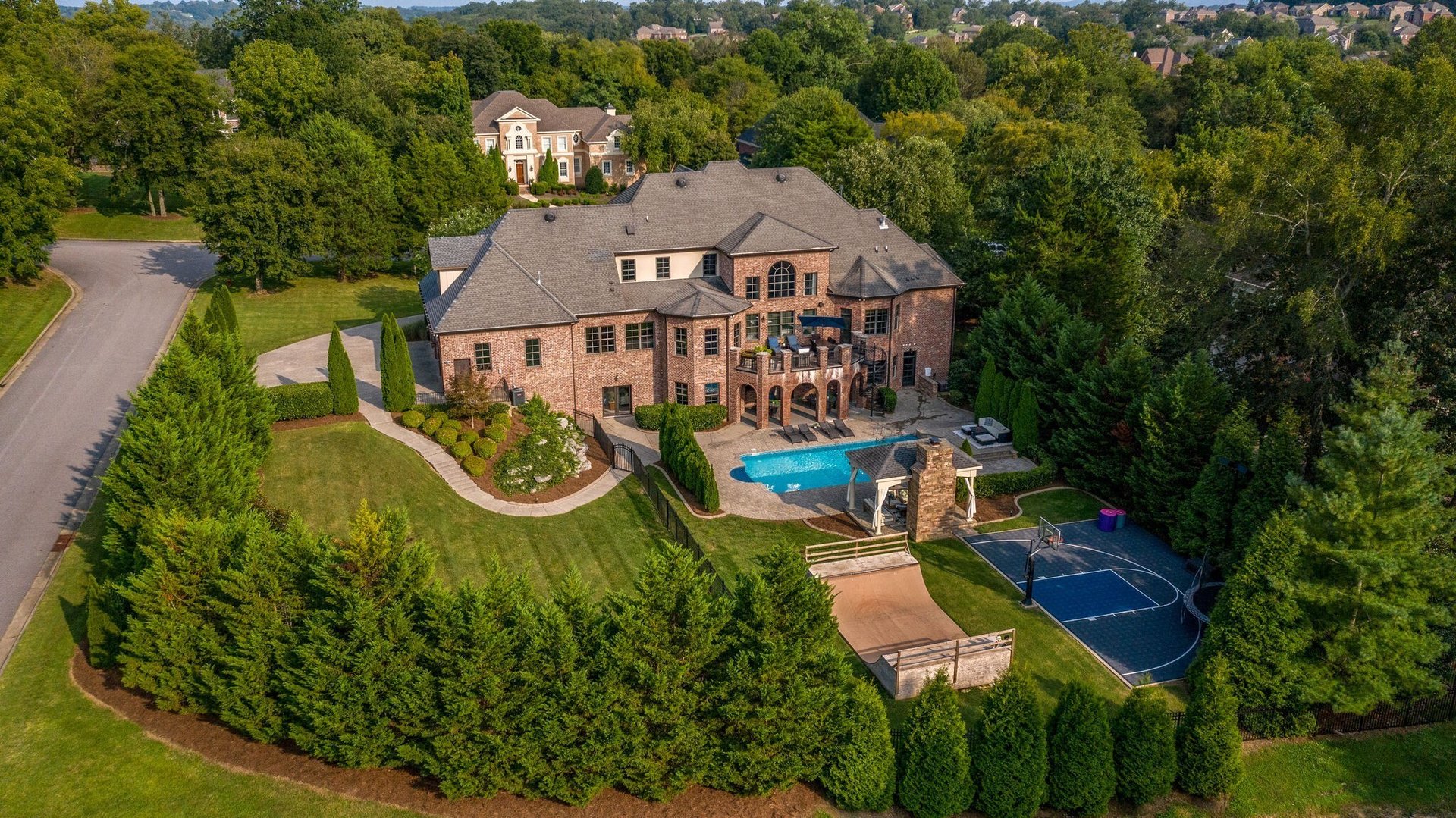 1004 Blakefield Dr