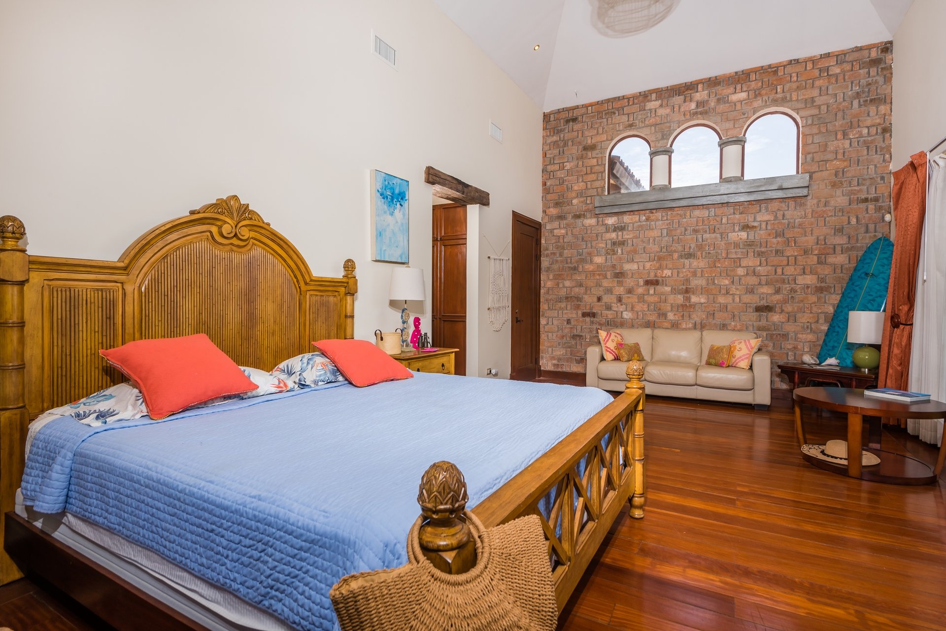 Casa Miraflores, Reserva De Golf #94 | Welcome to Casa Miraflores, an exquisite colonial-style estate home located in Hacienda Pinilla!