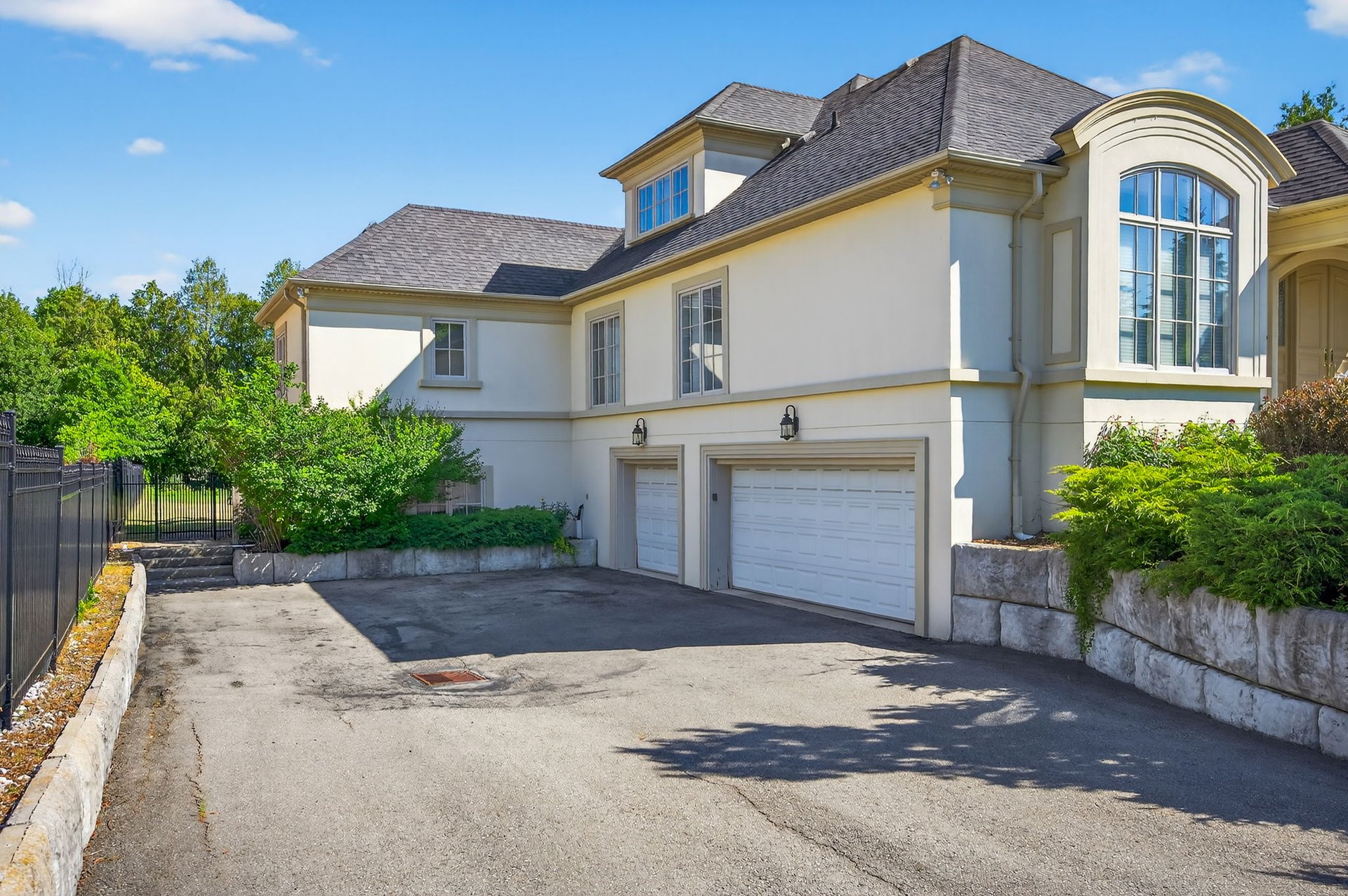 Impressive 100' x 300' Lot