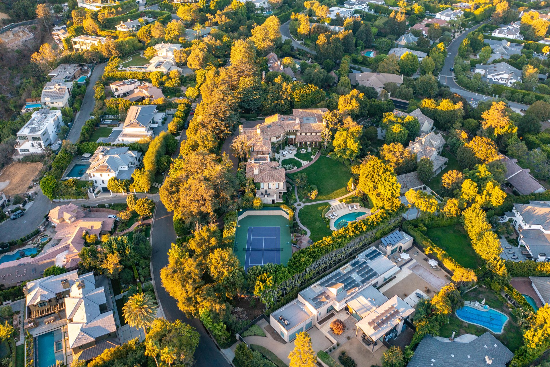 1550 Amalfi DR