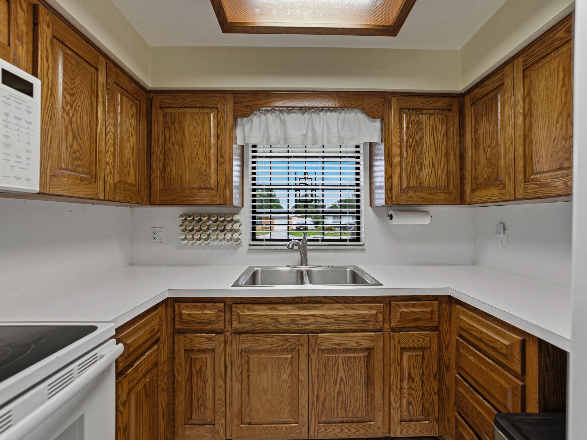 2702 AUBURN AVE W