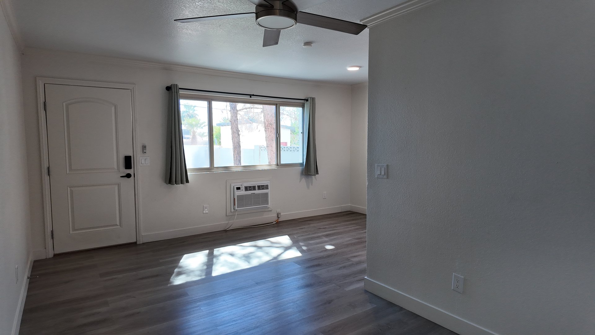 417 South 10th Street #I Las Vegas, NV 89101