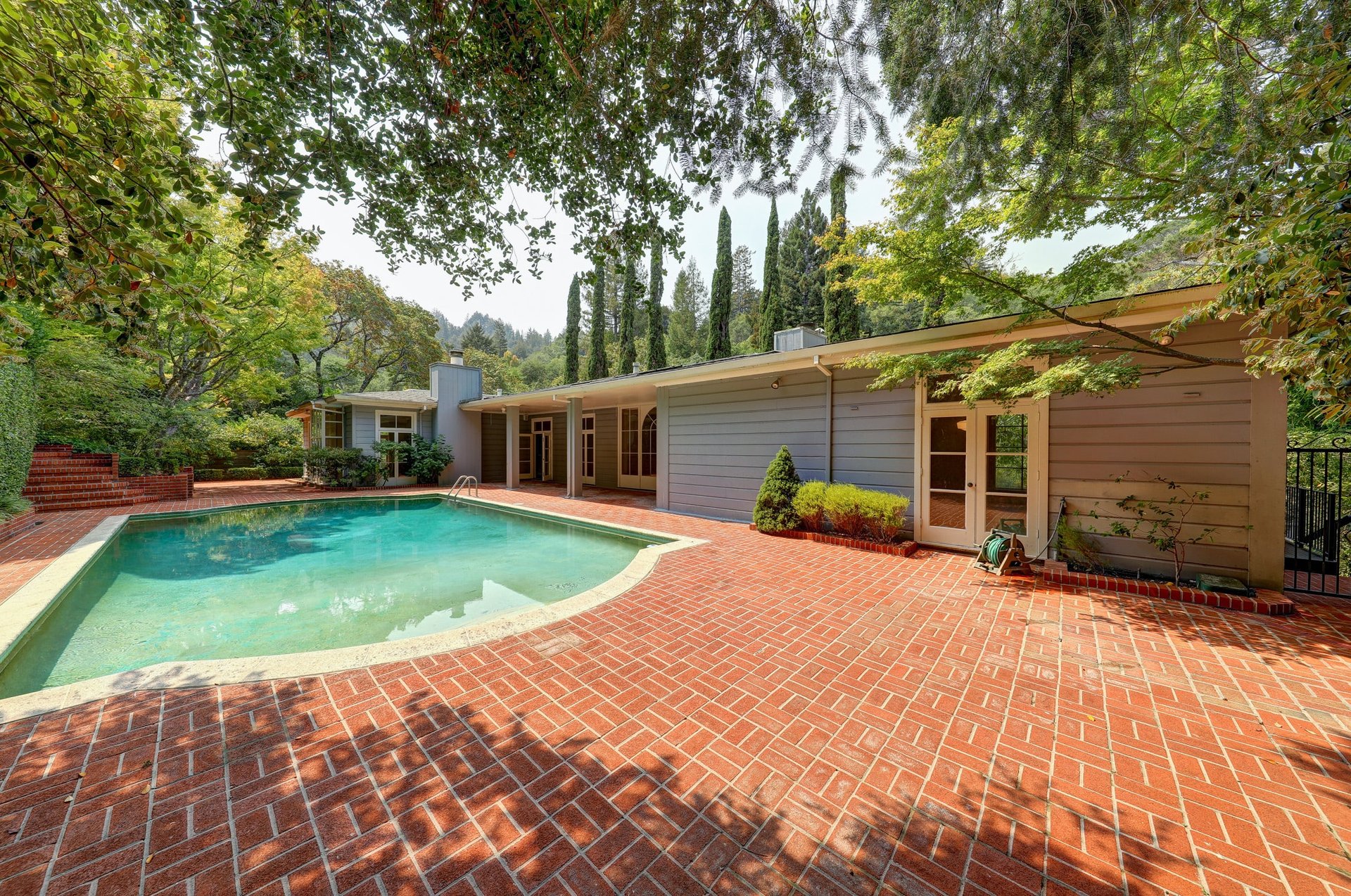 33 Evergreen Dr