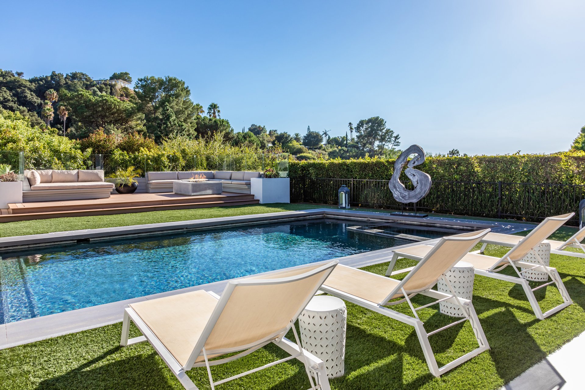 2002 LOMA VISTA DR