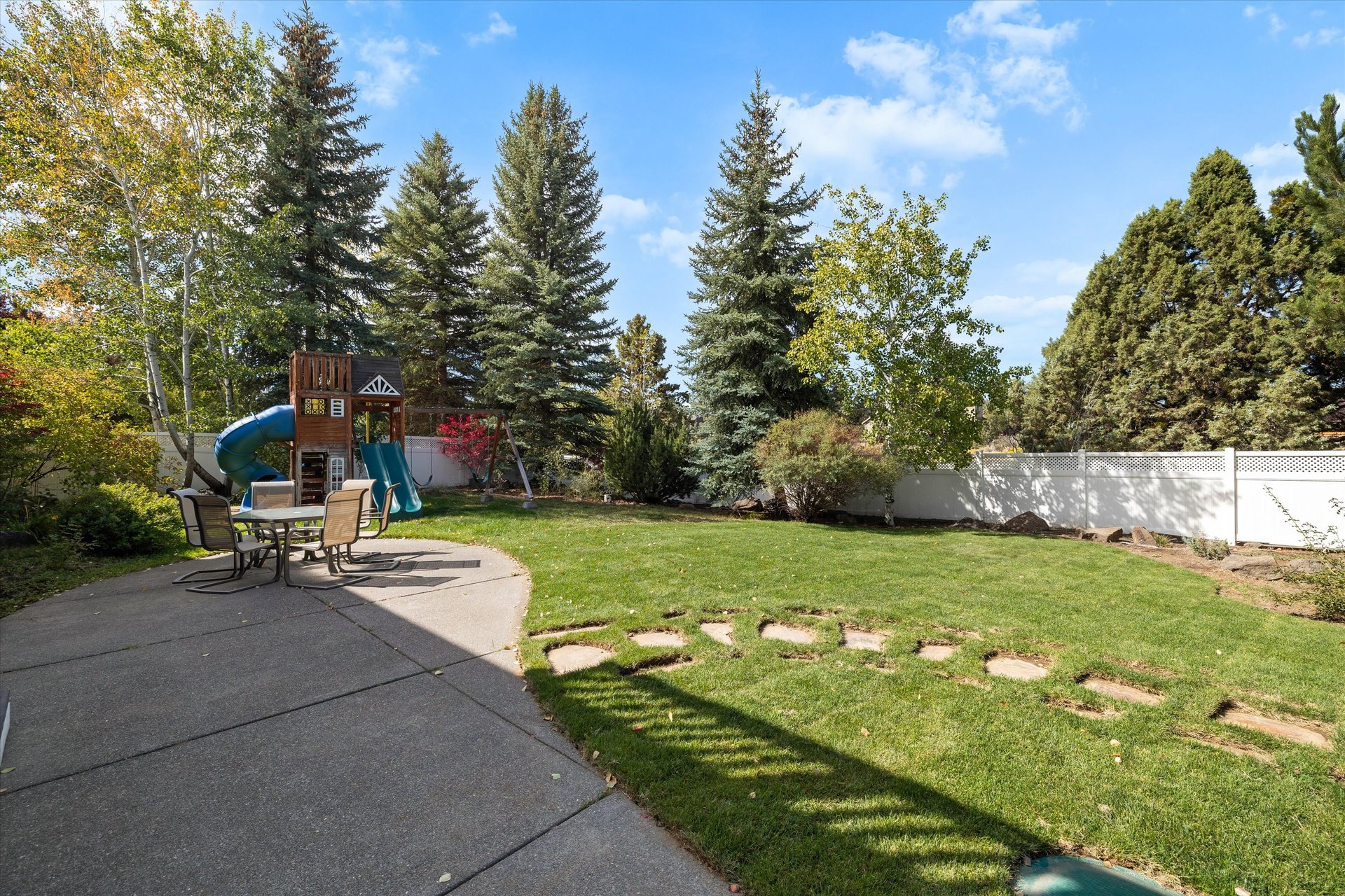 2048 NE Cradle Mountain Way