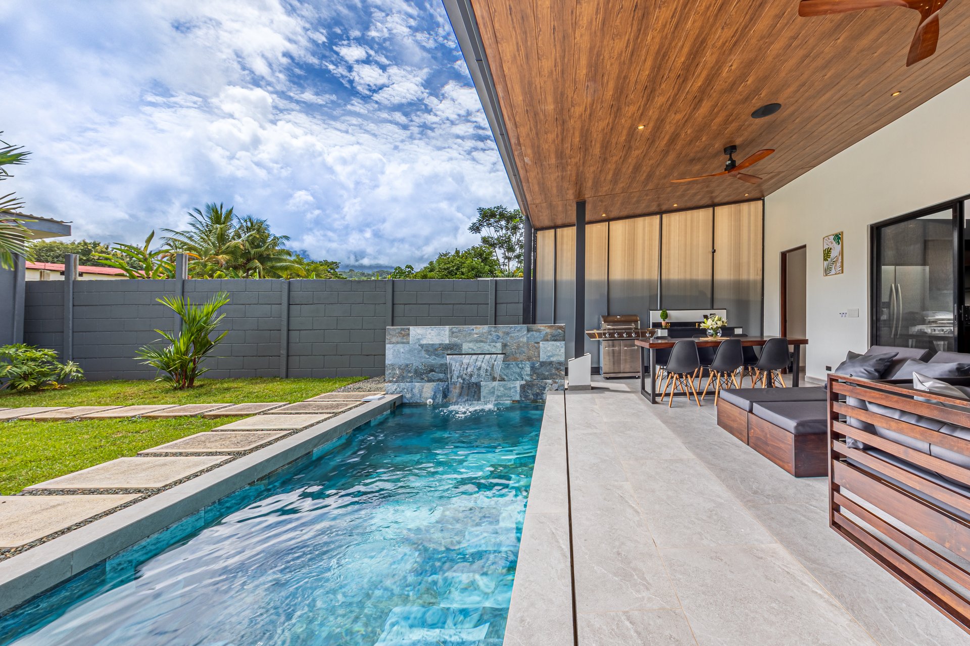 Tropica House a Luxurious Oasis in the Heart of Uvita!