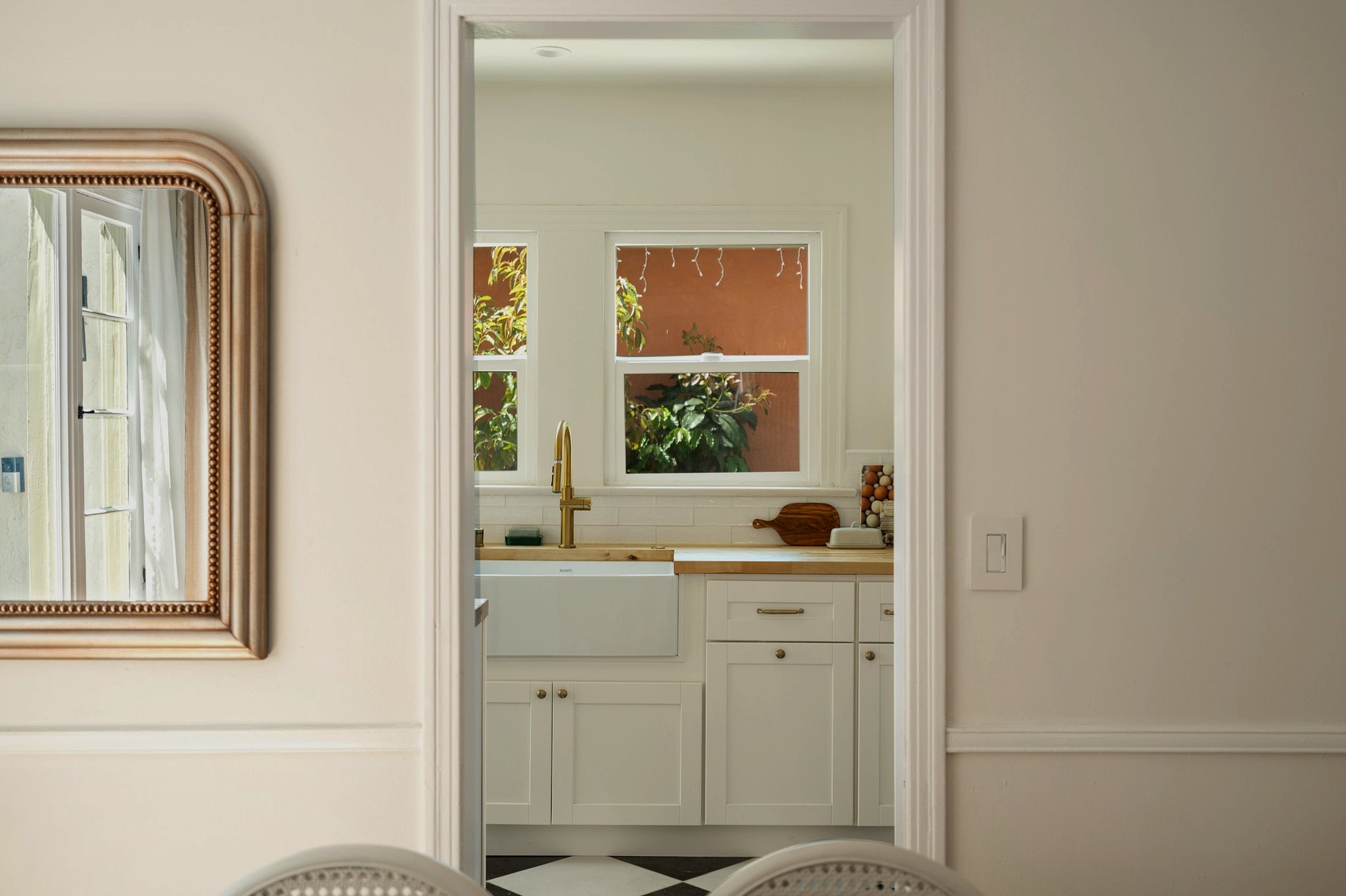 Re-imagined Quaint Country English with Guest House and Grand Rear Yard!