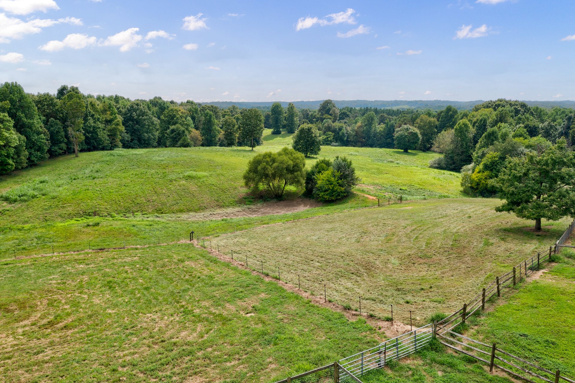 29-Acre Equestrian Estate with 14-Stall Barn