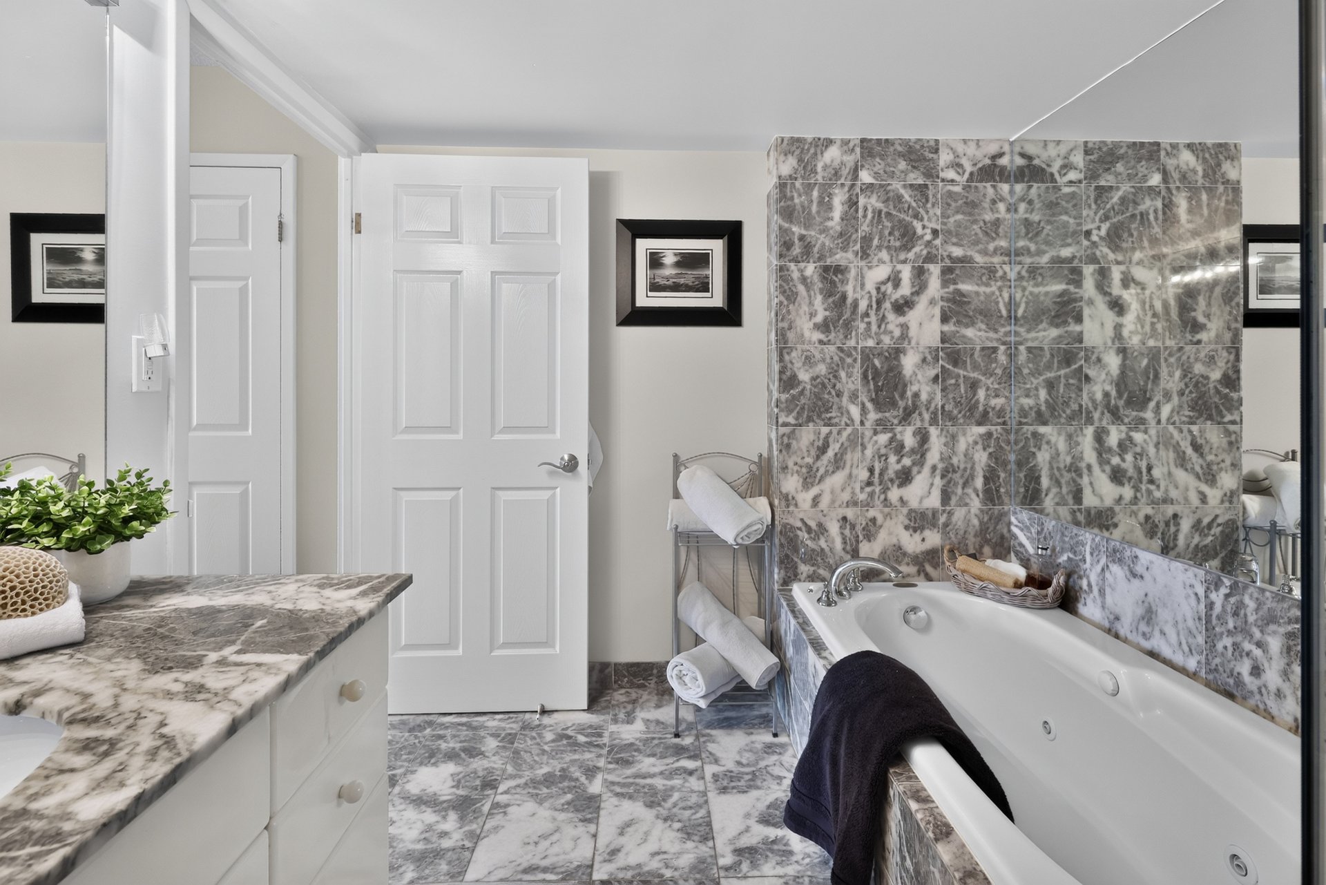 211-221 Robinson Street, Oakville
