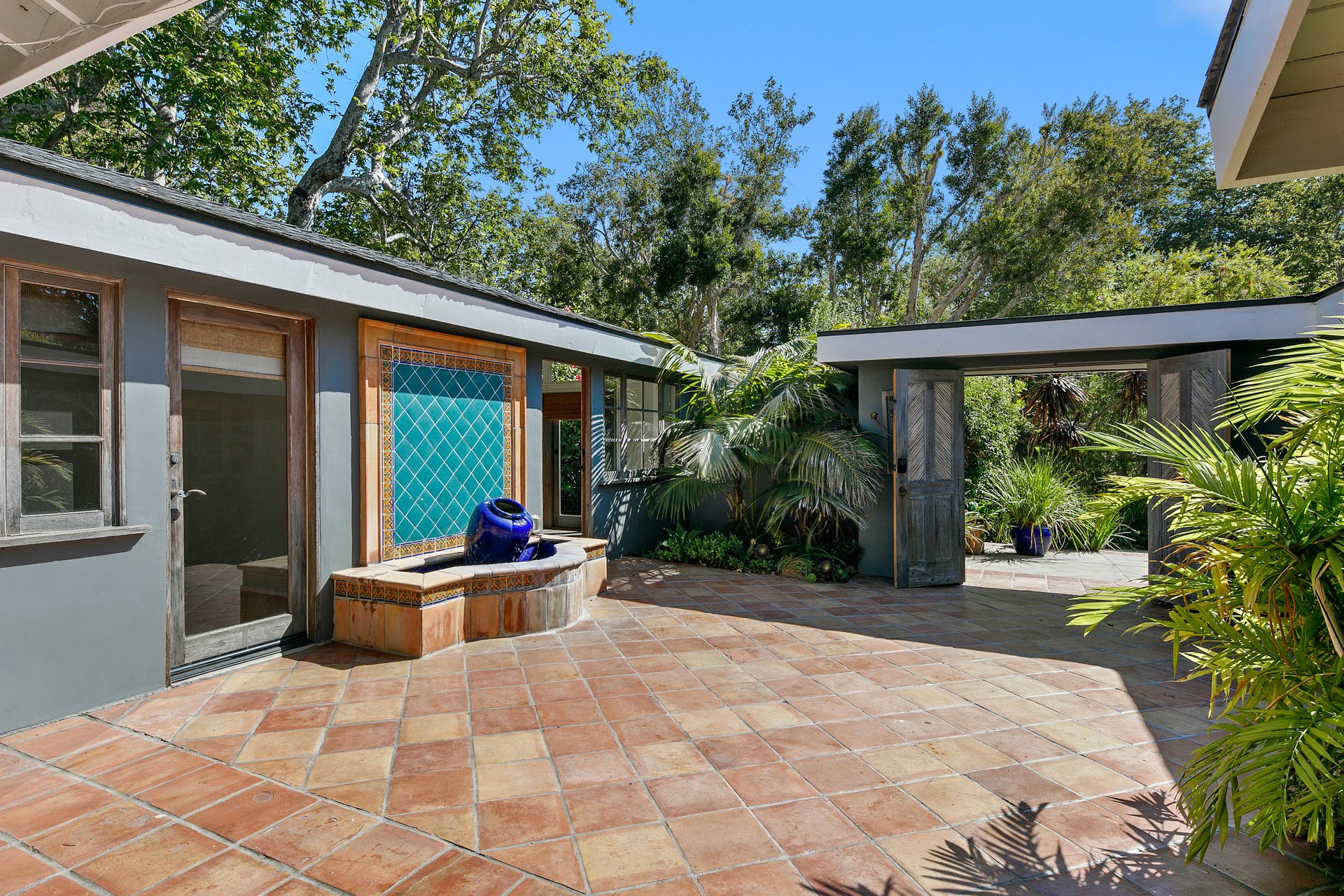 Spacious Malibu West Mid Century