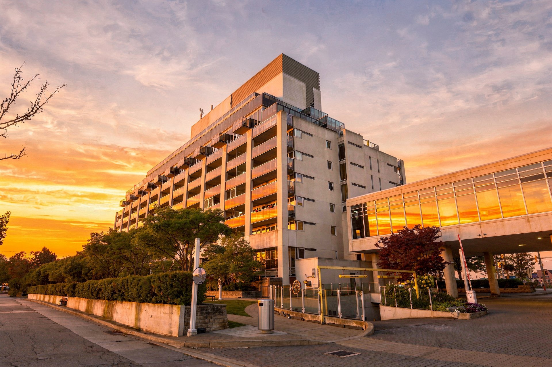 Immaculate 2 Bedroom Corner Unit