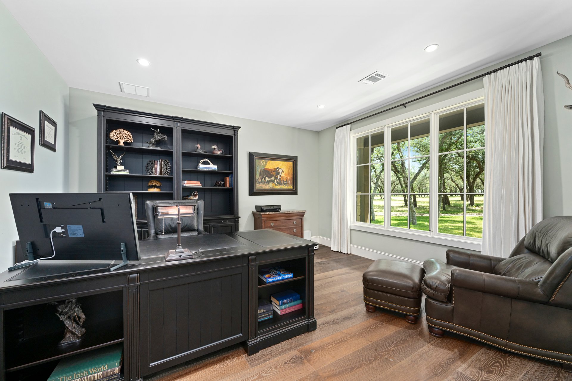 900 Rivercliff Drive