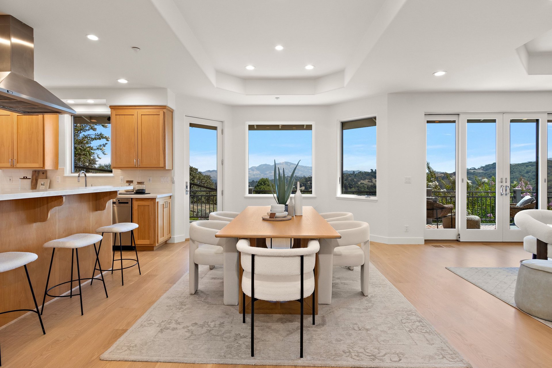809 Mountain View Dr