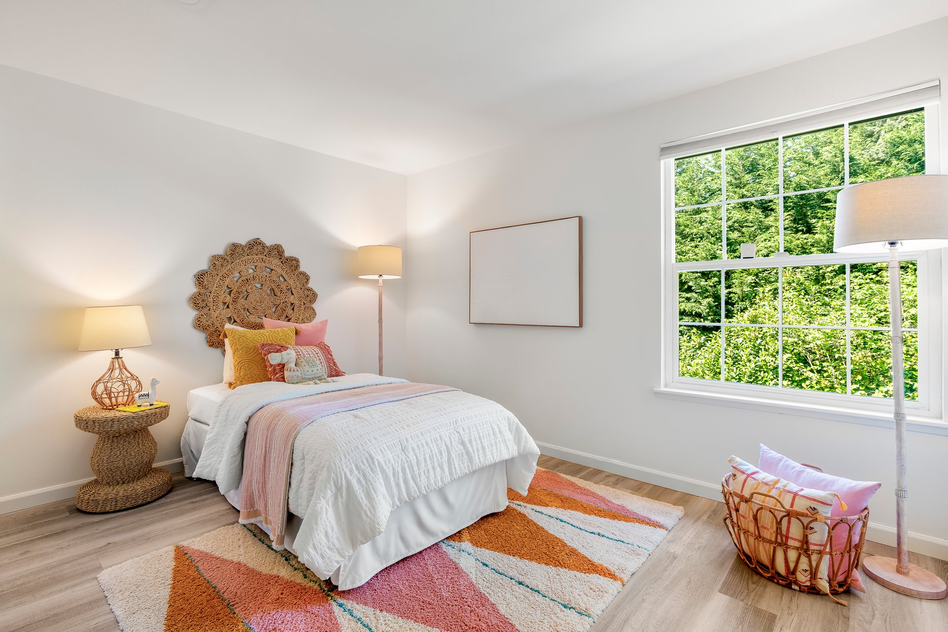 Expansive Lynnwood Living