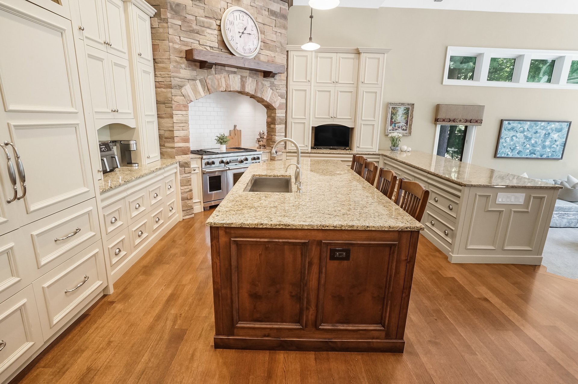 12172 Woodline
