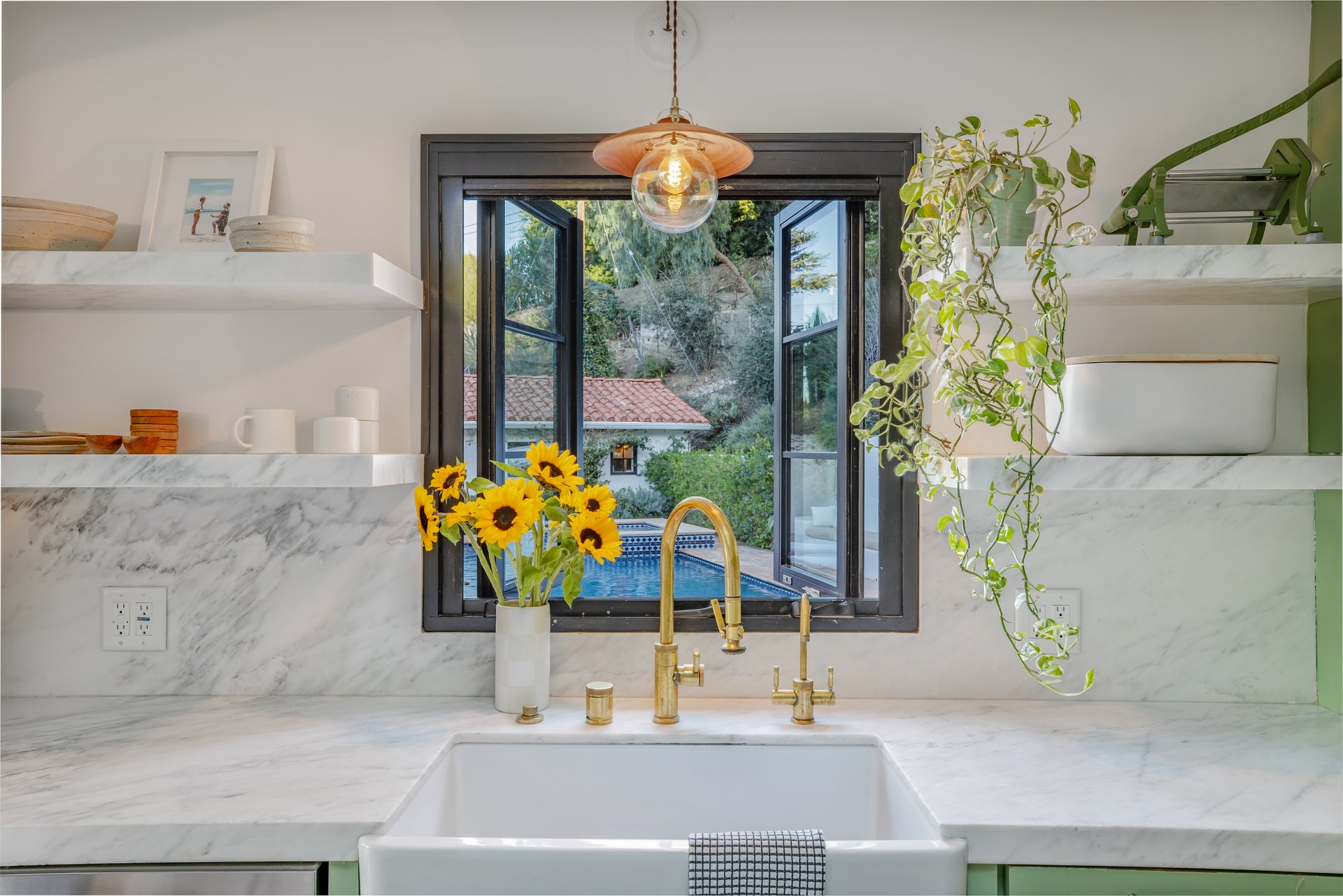 3646 Sunswept Dr, Studio City 