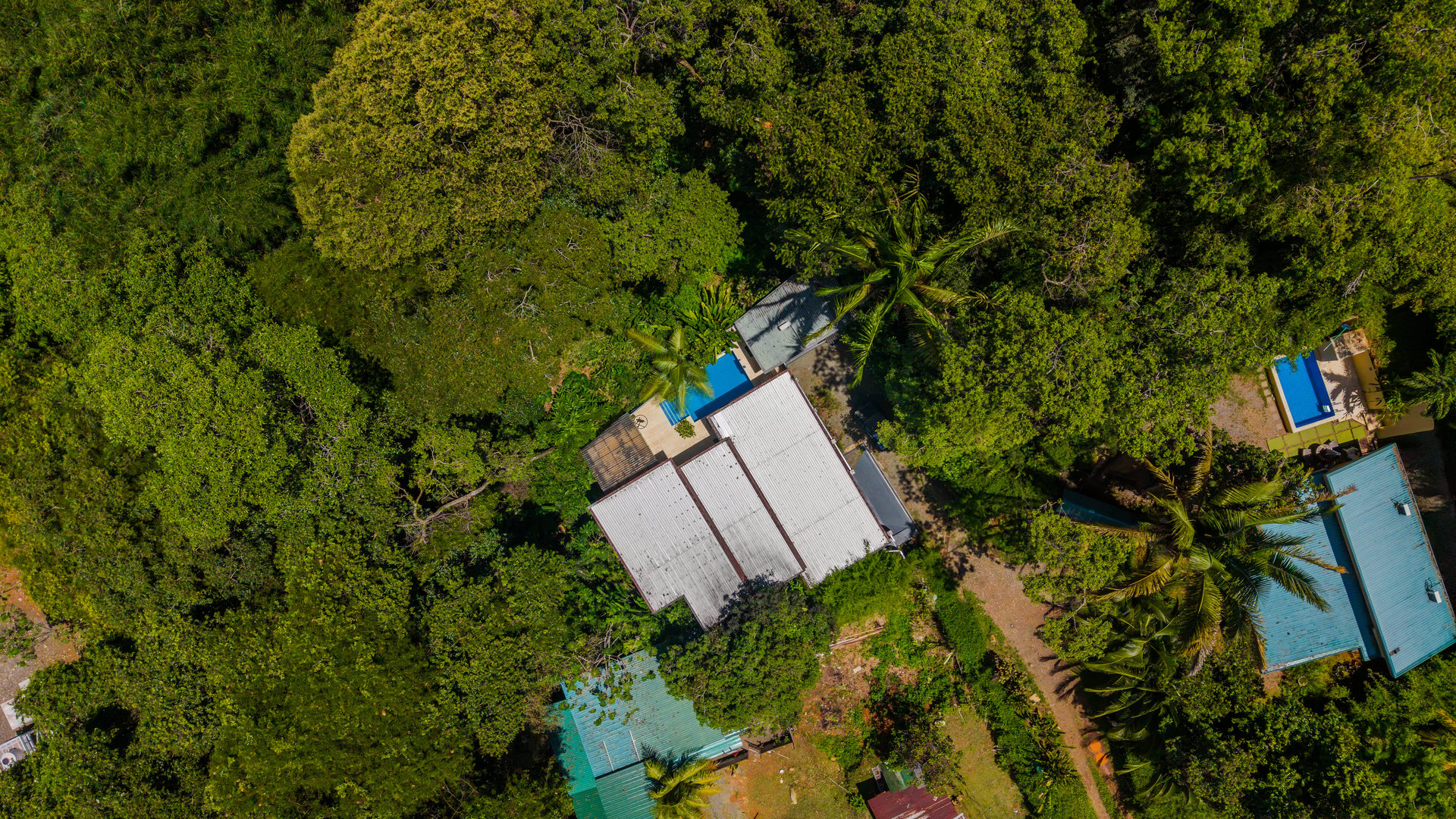 Charming 2 Bedroom Home + Studio located in heart of Uvita 