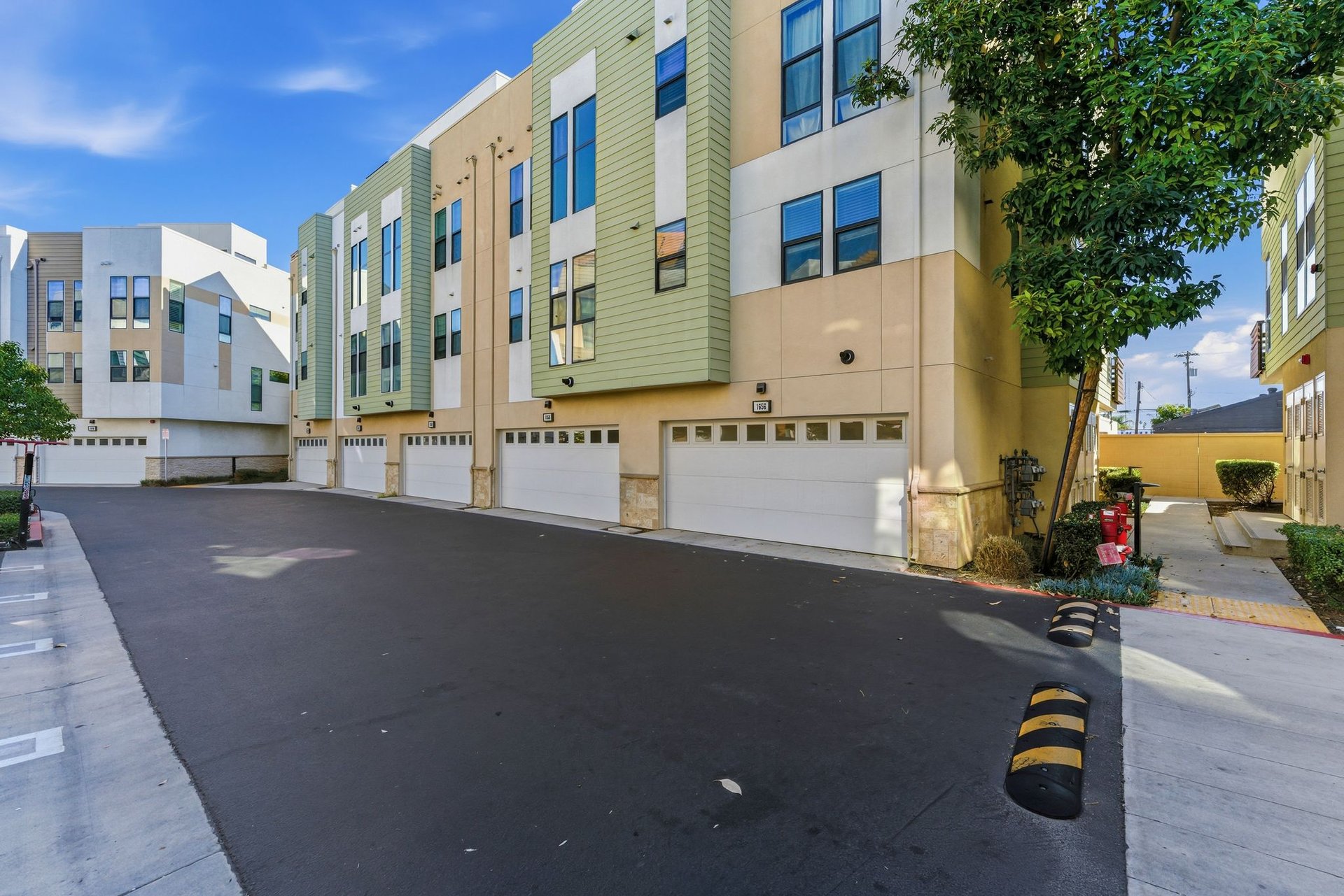 1650 Topanga