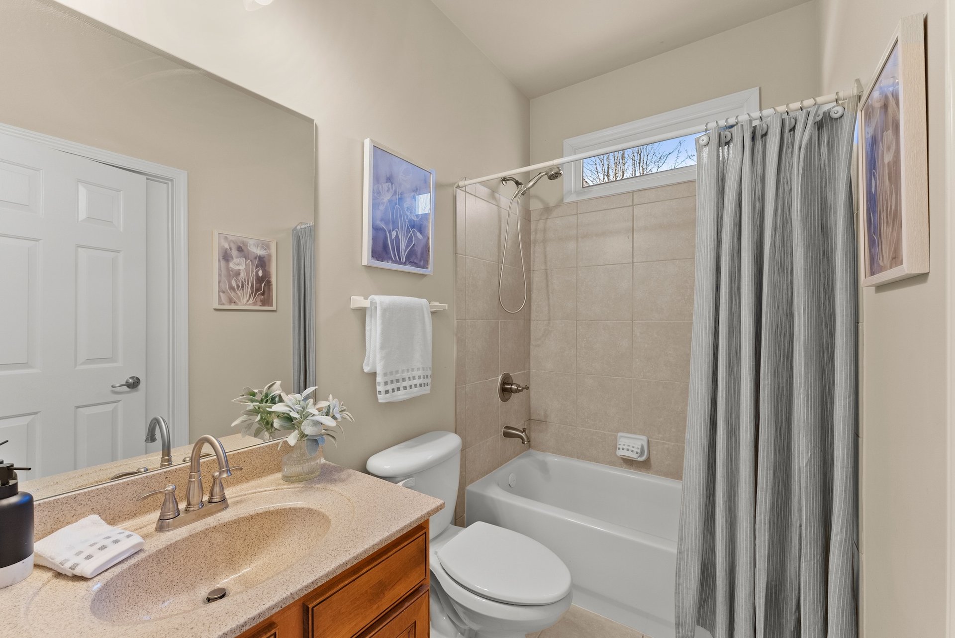 7534 Mossy Log Ct, Flowery Branch, GA 30542