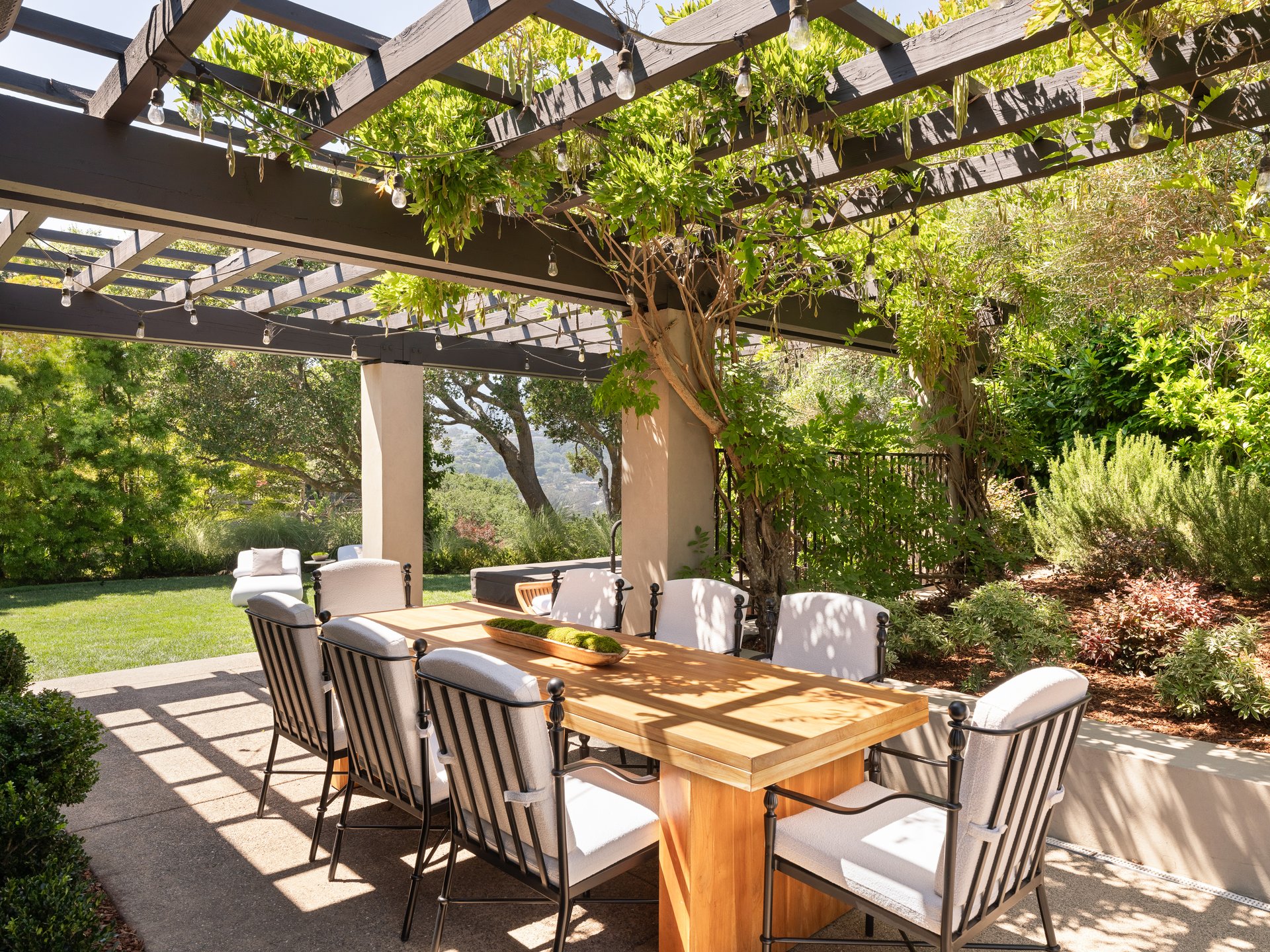 Architectural Modernism, Bay Views, and Exceptional Outdoor Living