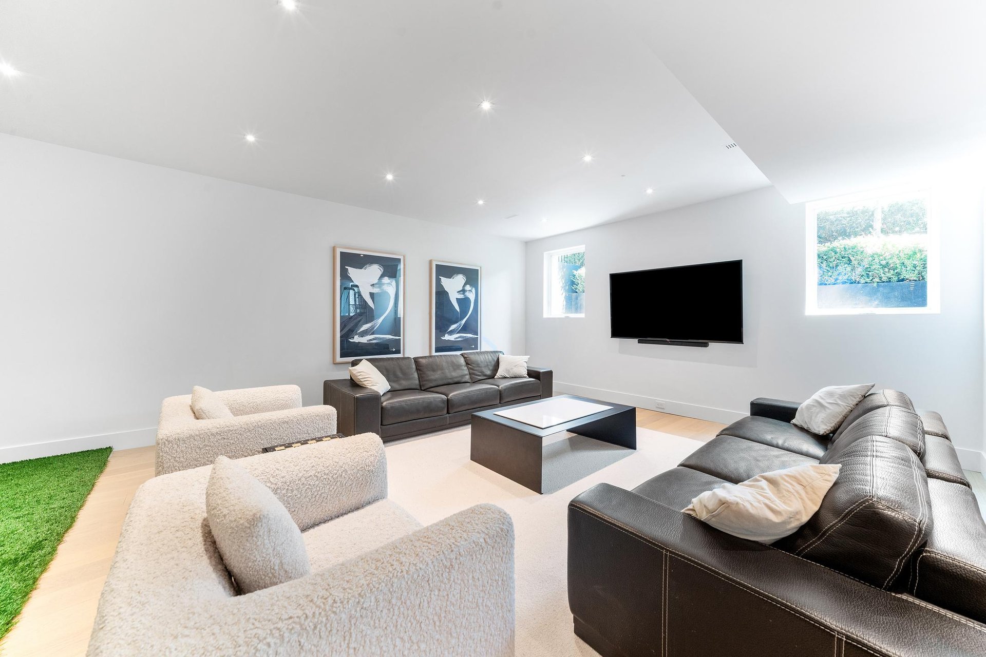 6 Forestave Crescent