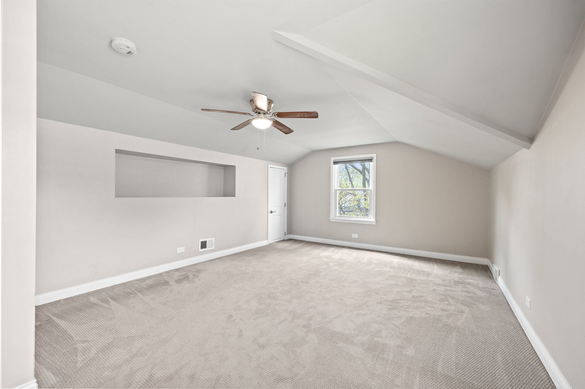 623 Green Valley Dr, Lombard