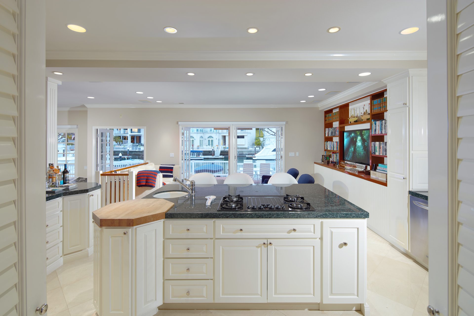 736 Harbor Island Drive