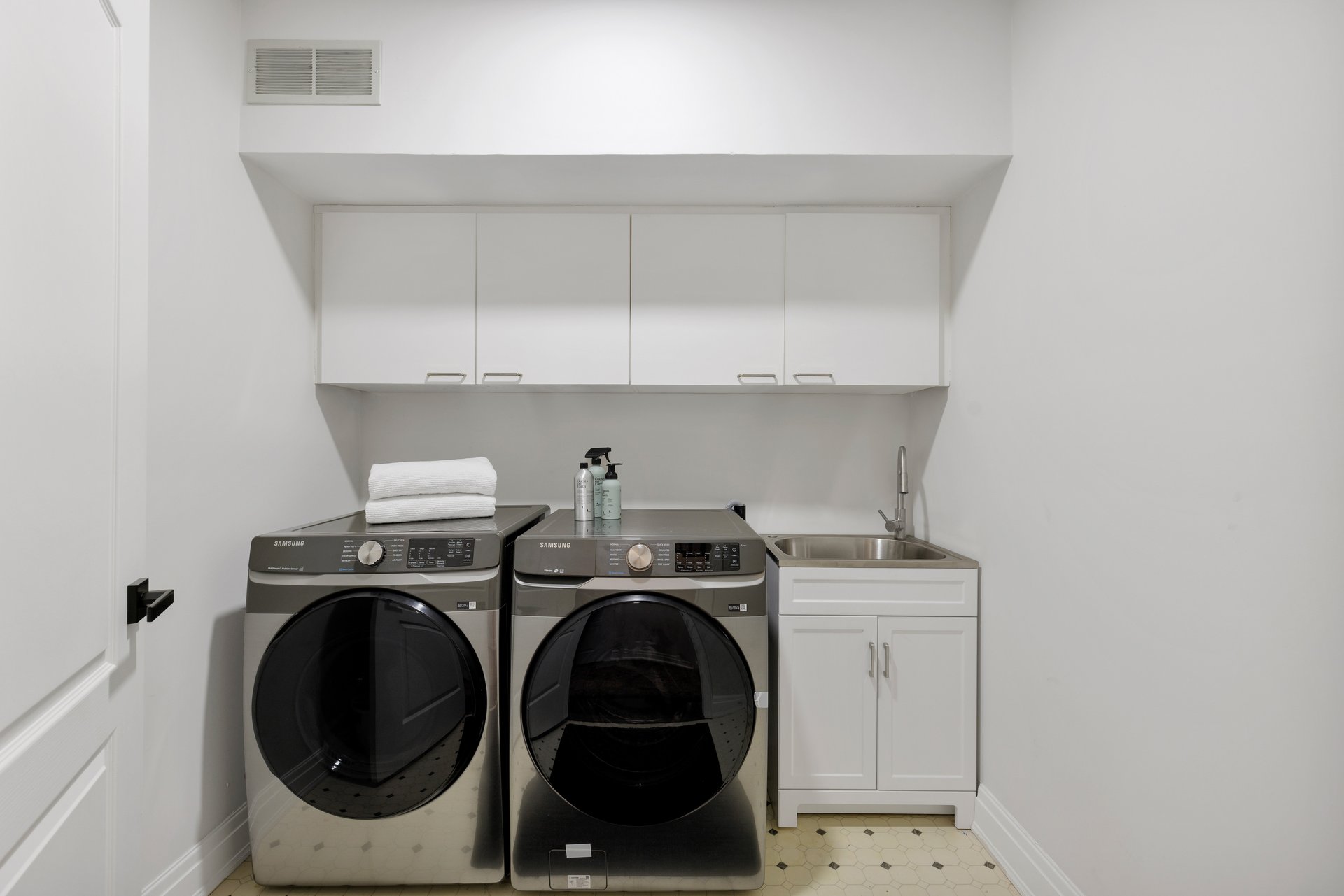 Casa Loma Townhouse