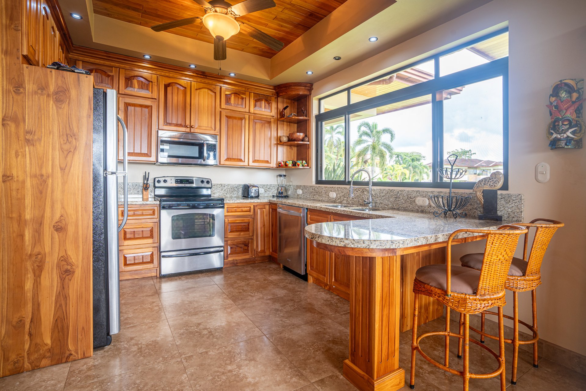 OSA Golf -  2 bed 2 bath Penthouse Condo! With Golf Membership