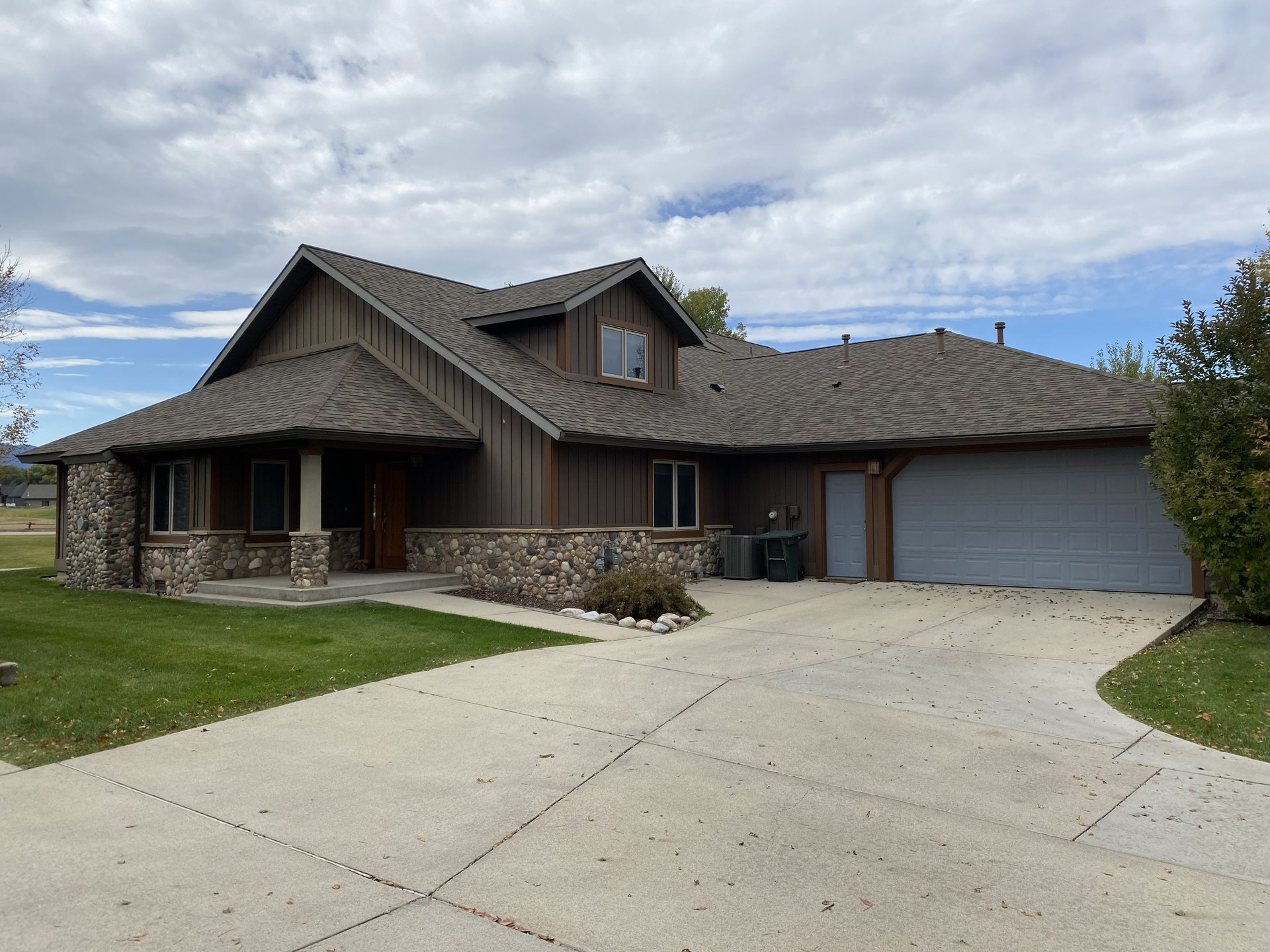 14 River Rock Rd