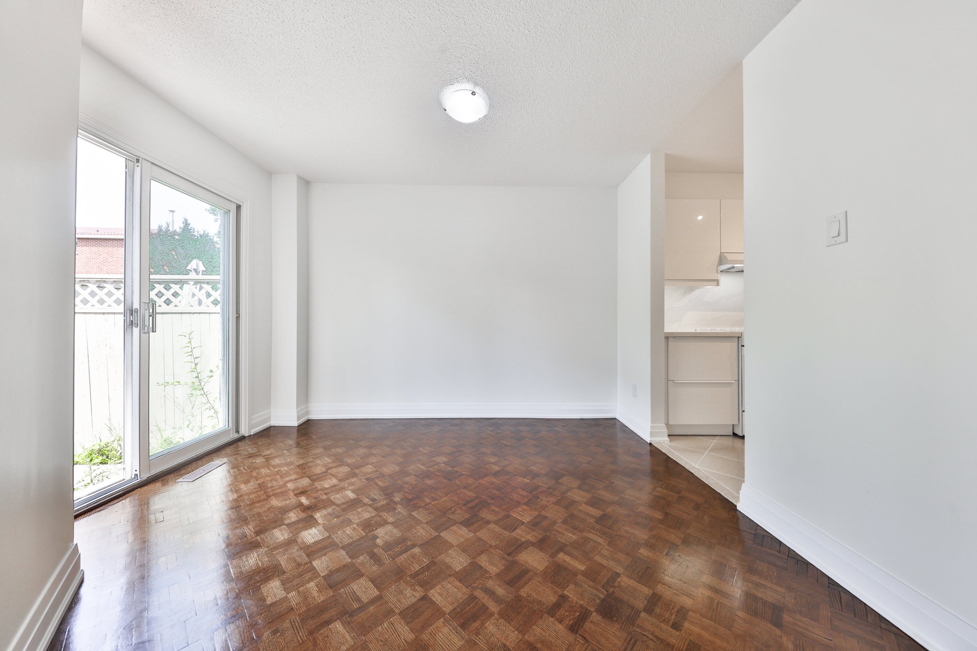2-4635 Regents Terrace, Mississauga