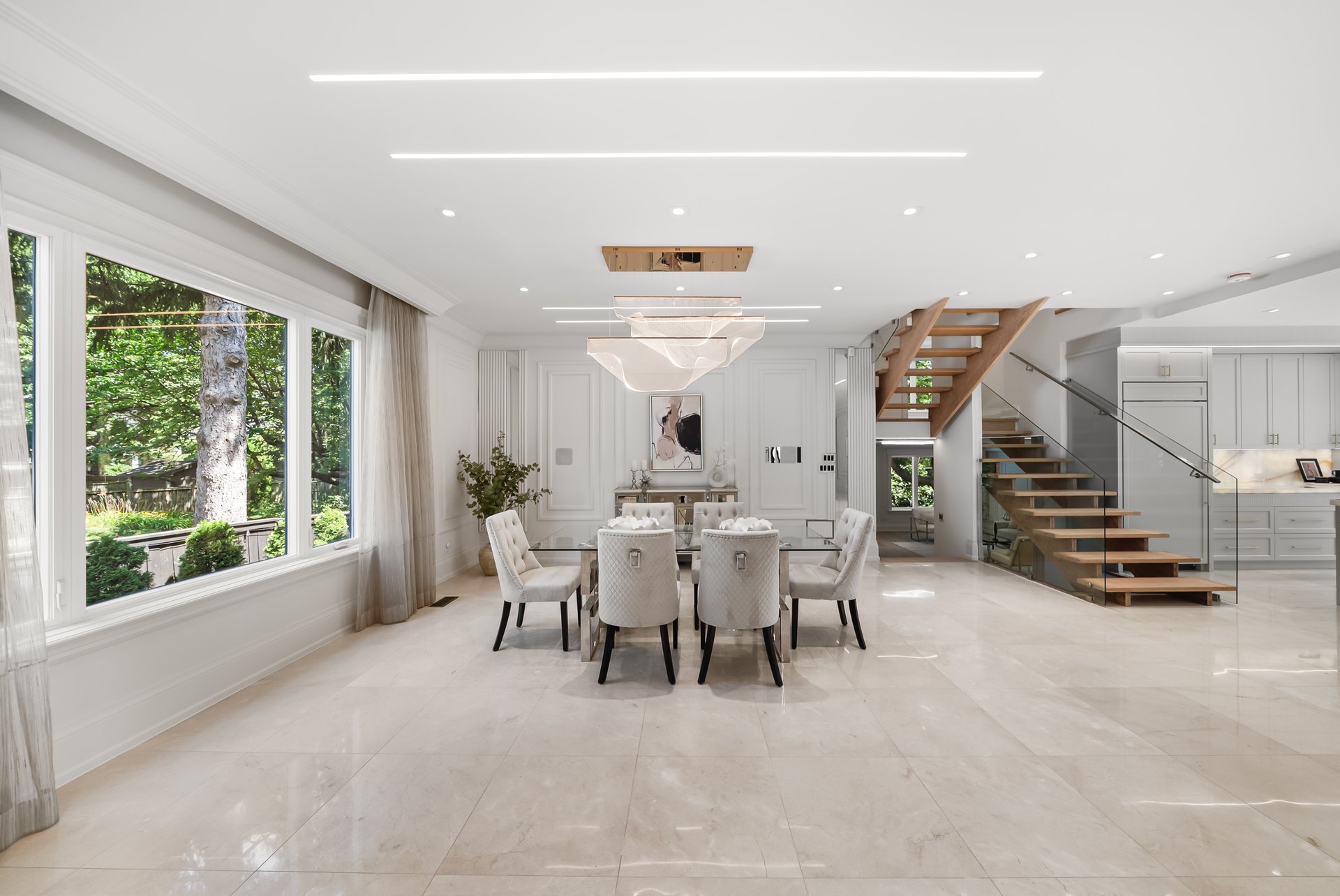  3168 Lakeshore Rd W