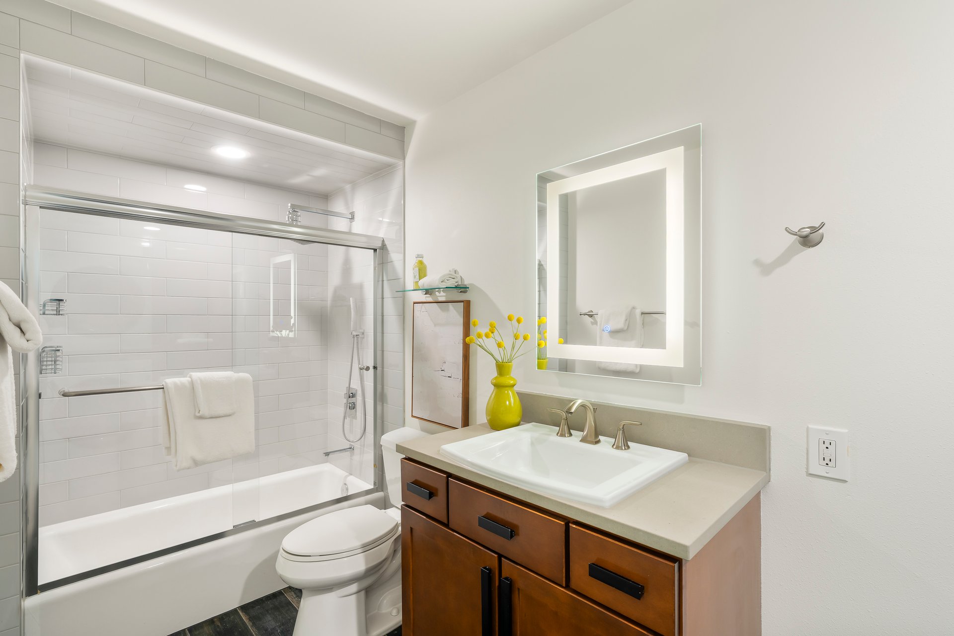 Expansive Lynnwood Living