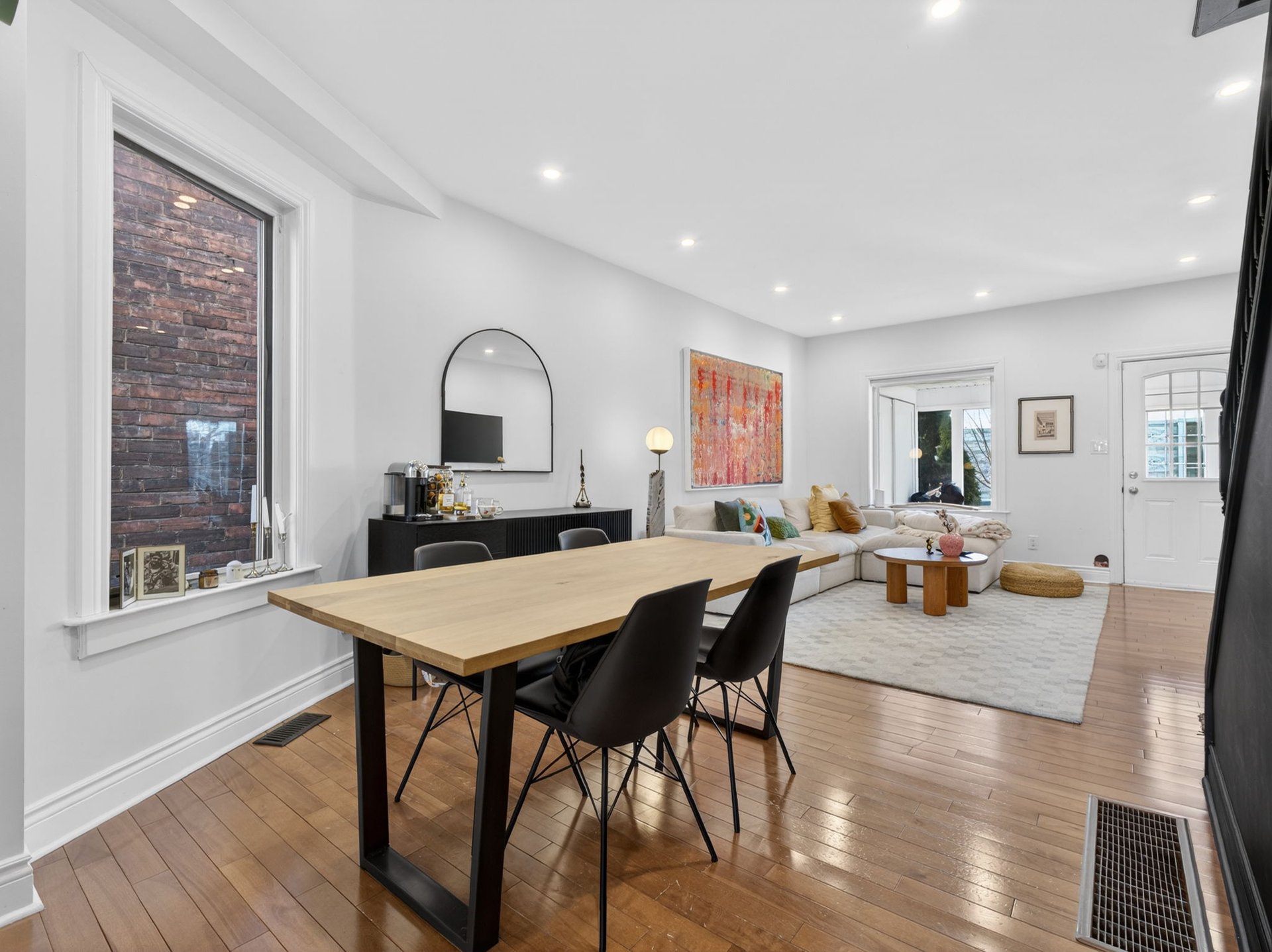 SOLD: Vibrant Corso Italia