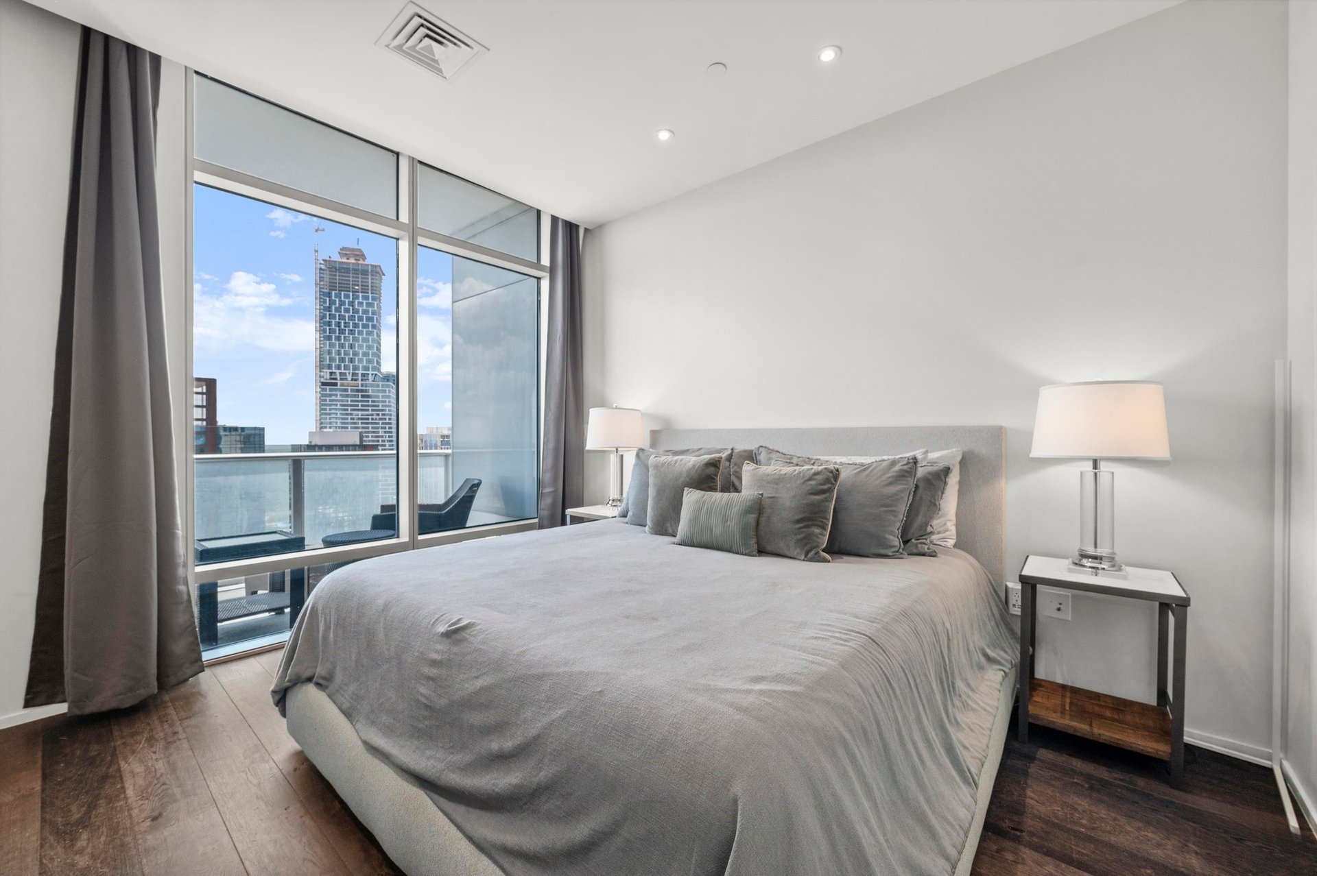 200 Congress Ave #33BB