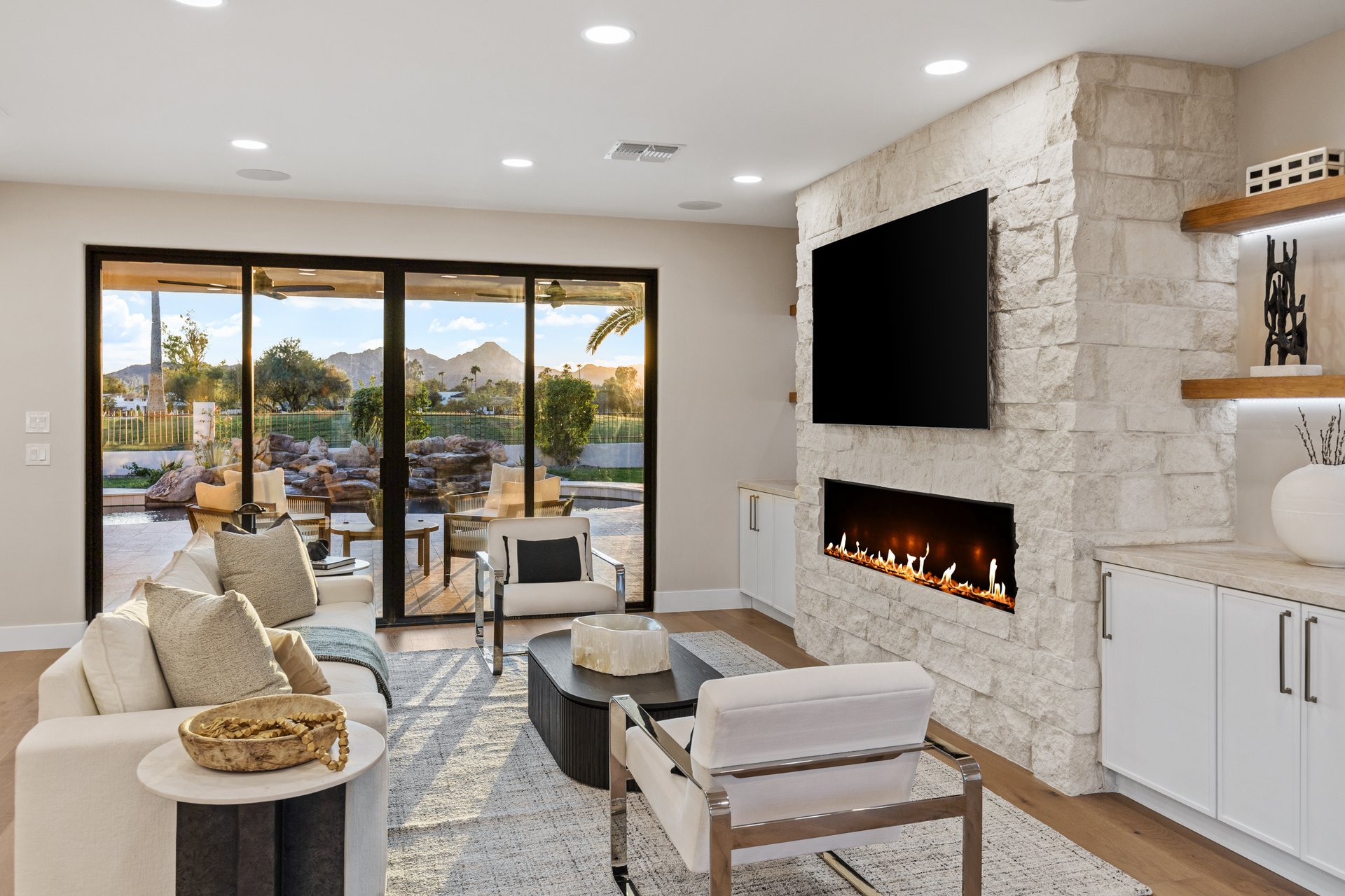 8436 N VIA LINDA