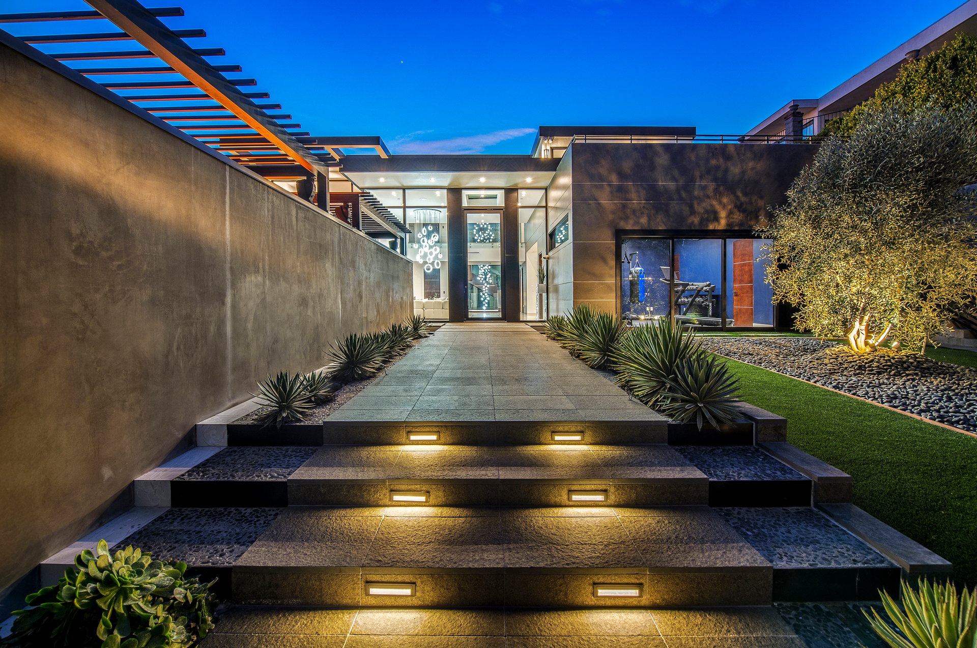 2301 Hercules Dr, Hollywood Hills
