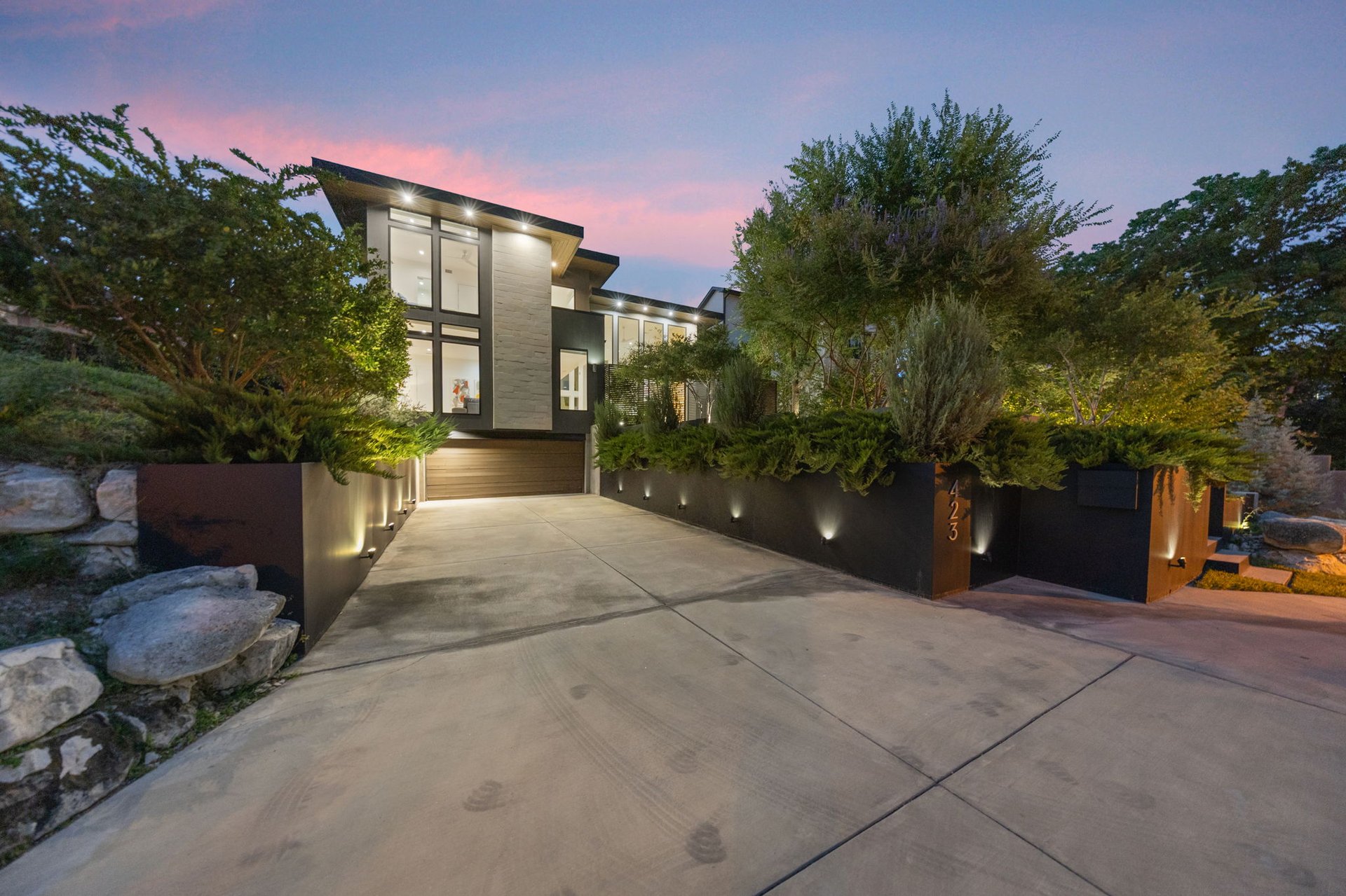 423 W Colorado Boulevard