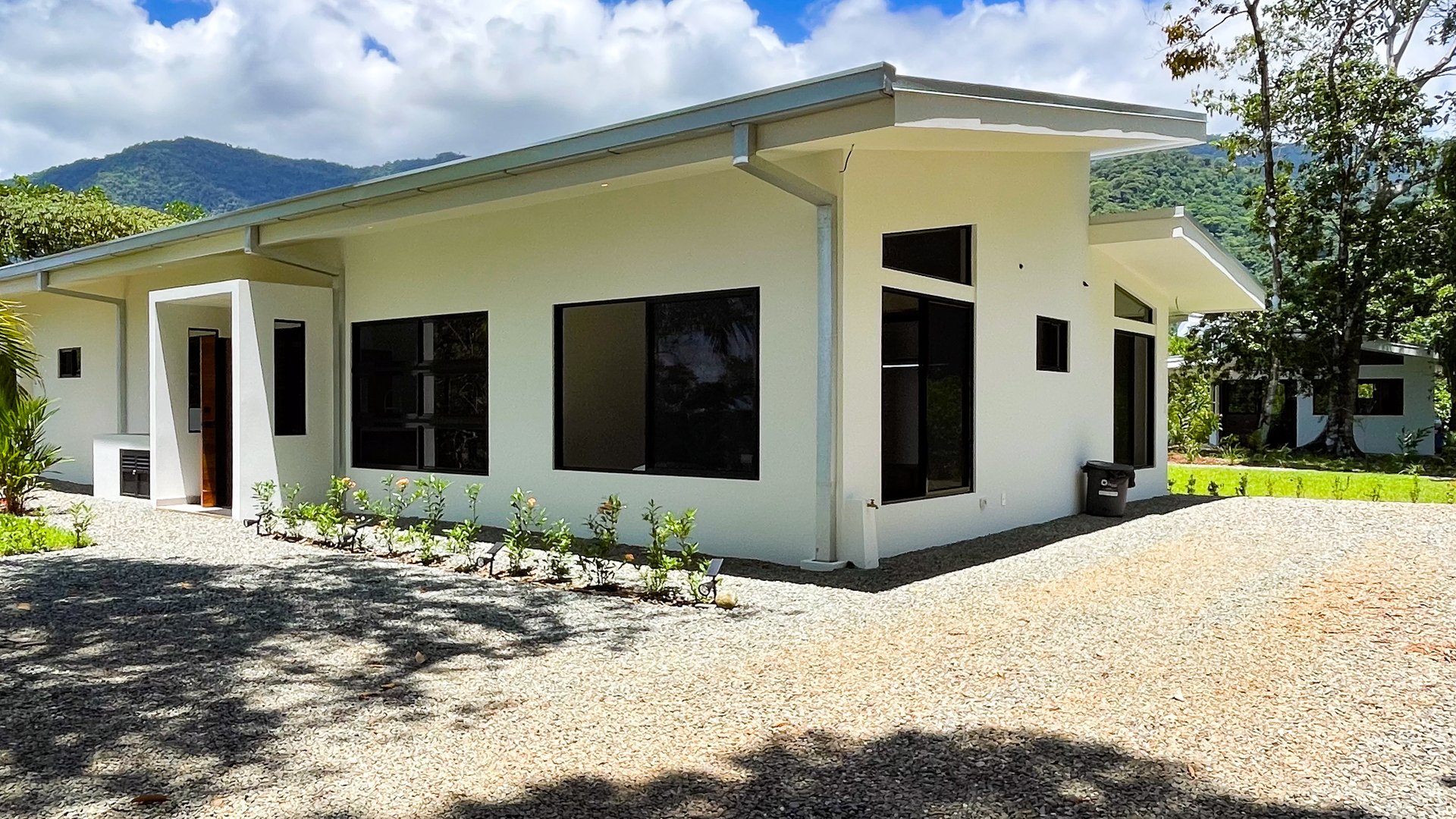 Exquisite Modern Retreat with Ocean and Mountain Views in Ojochal, Costa Rica