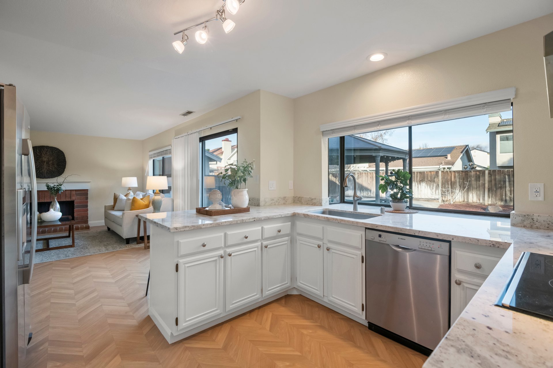 5252 Rio Lobo Drive
