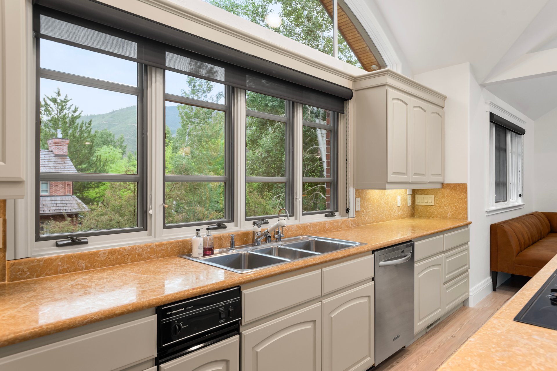 Beautiful Mountain Contemporary Townhome in Aspen Central Core