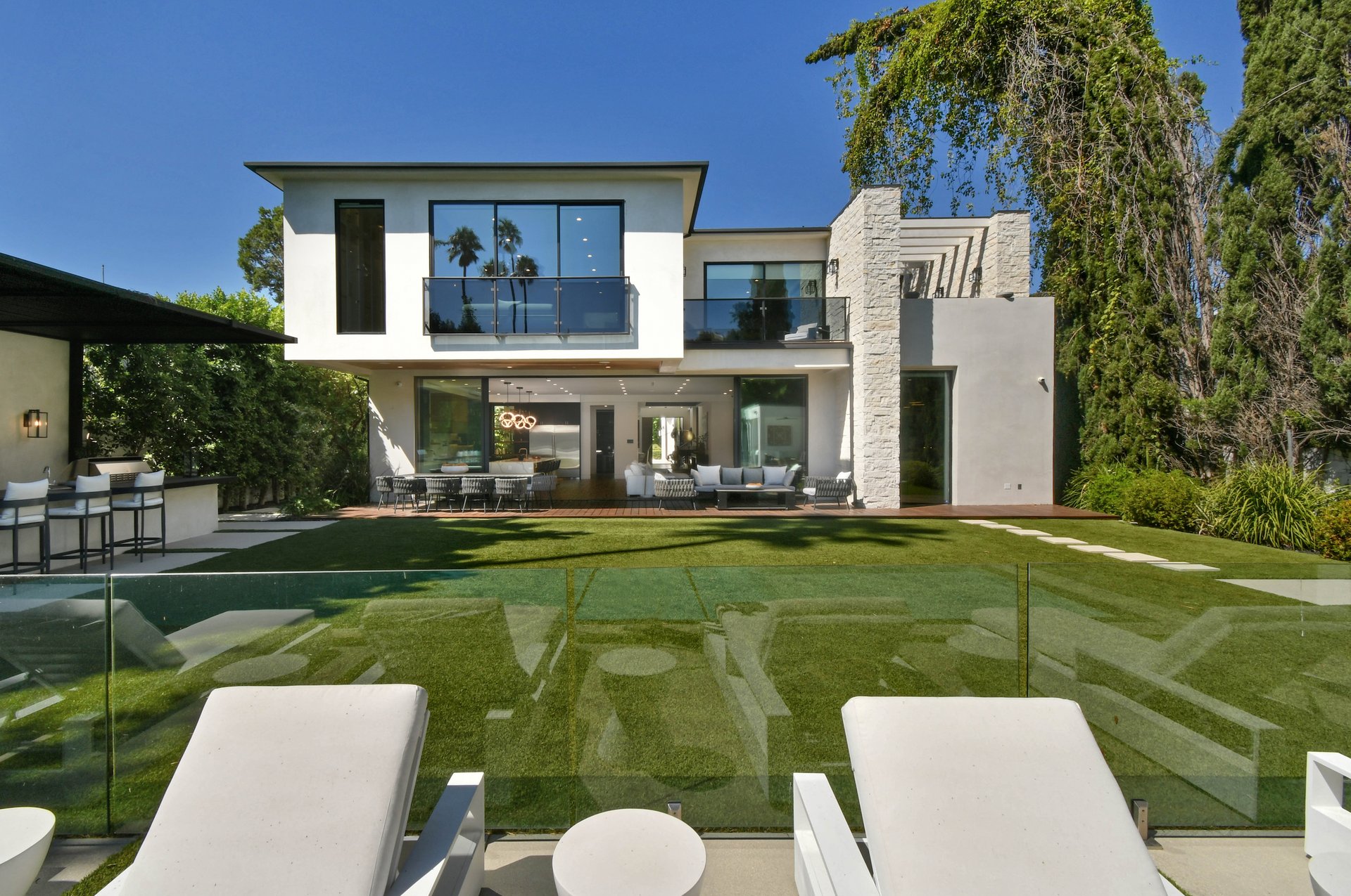 4544 Woodley Ave