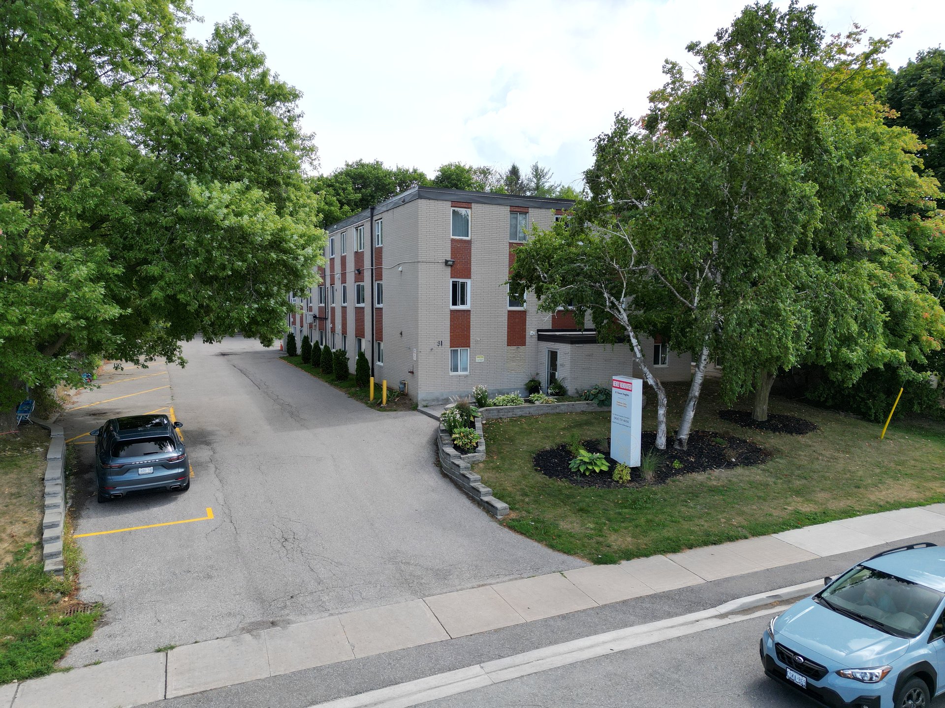 31 Huron Heights Dr