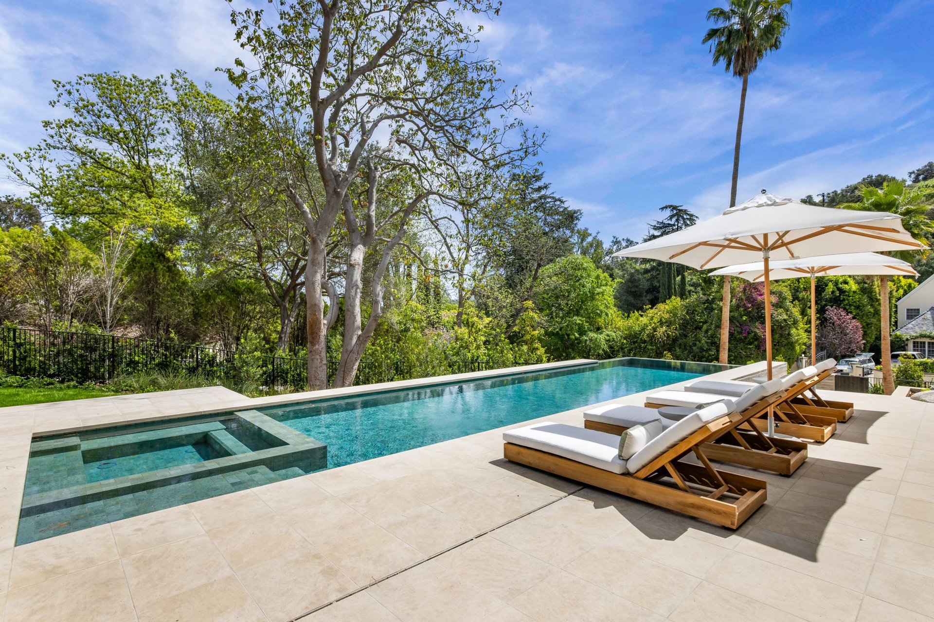 The Viewcrest Lodge in Studio City 